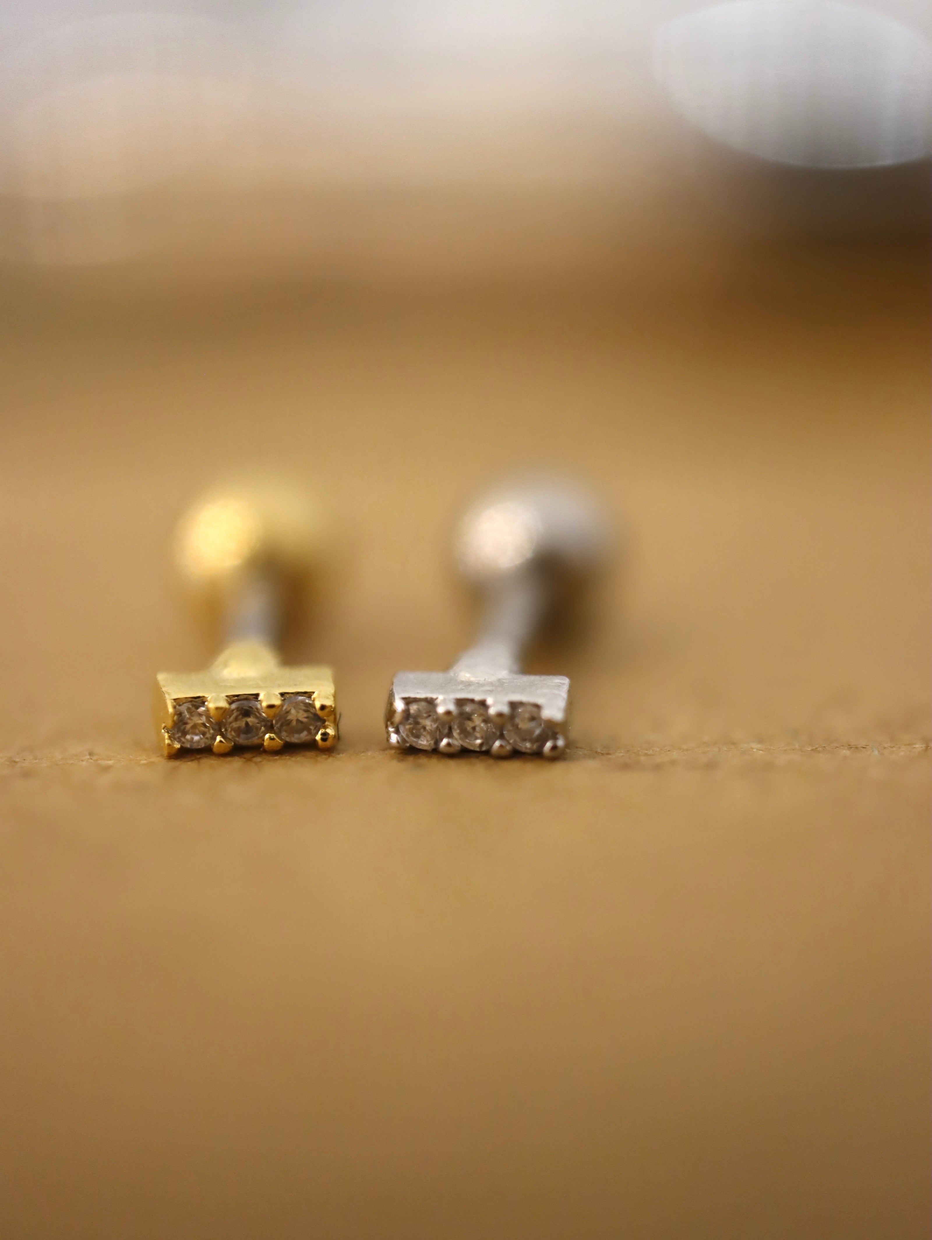 Mini cz line surgical steel piercing stud