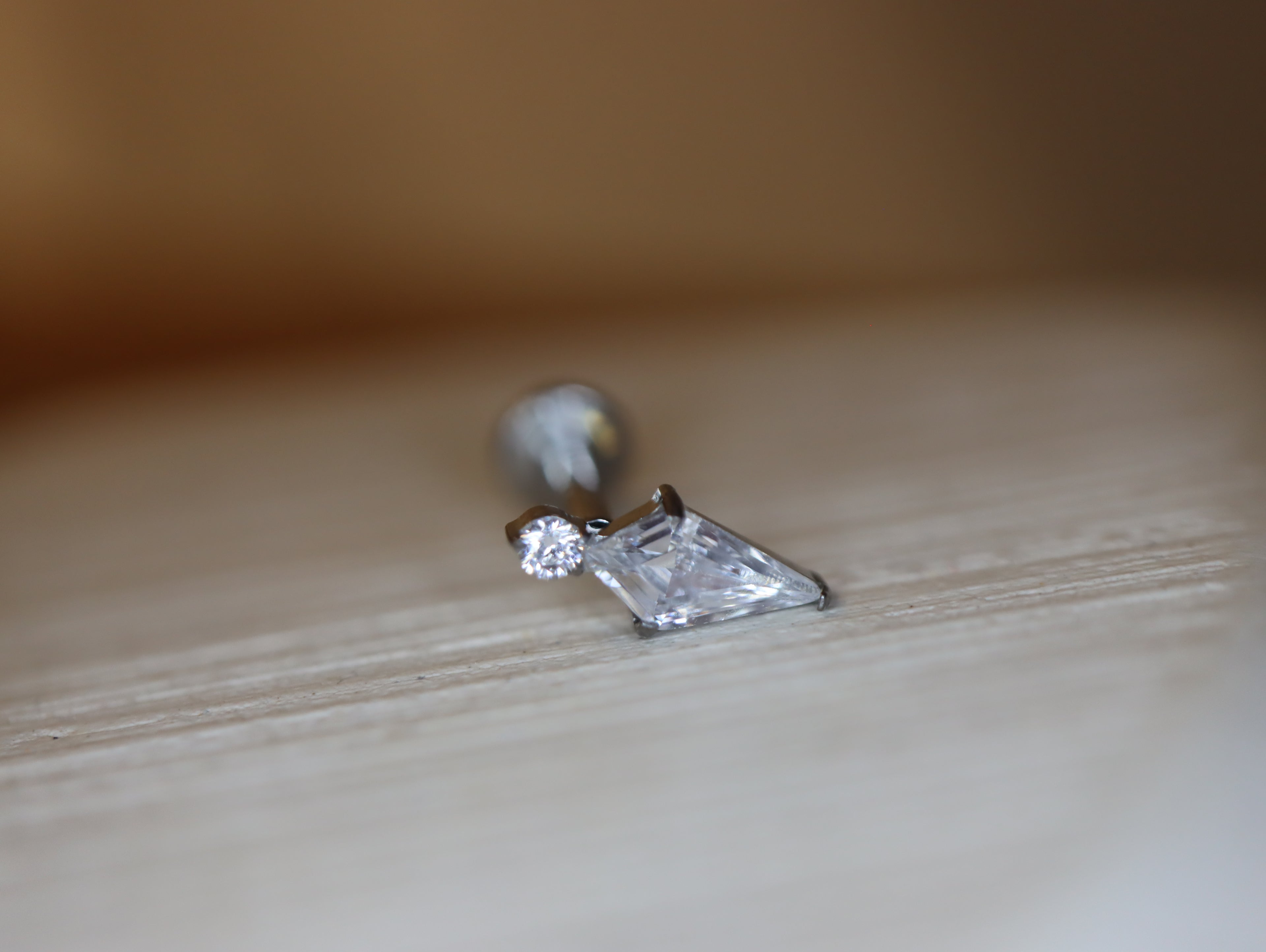 Titanium G23 Kite & Round Accent Stud Piercing (1pc)