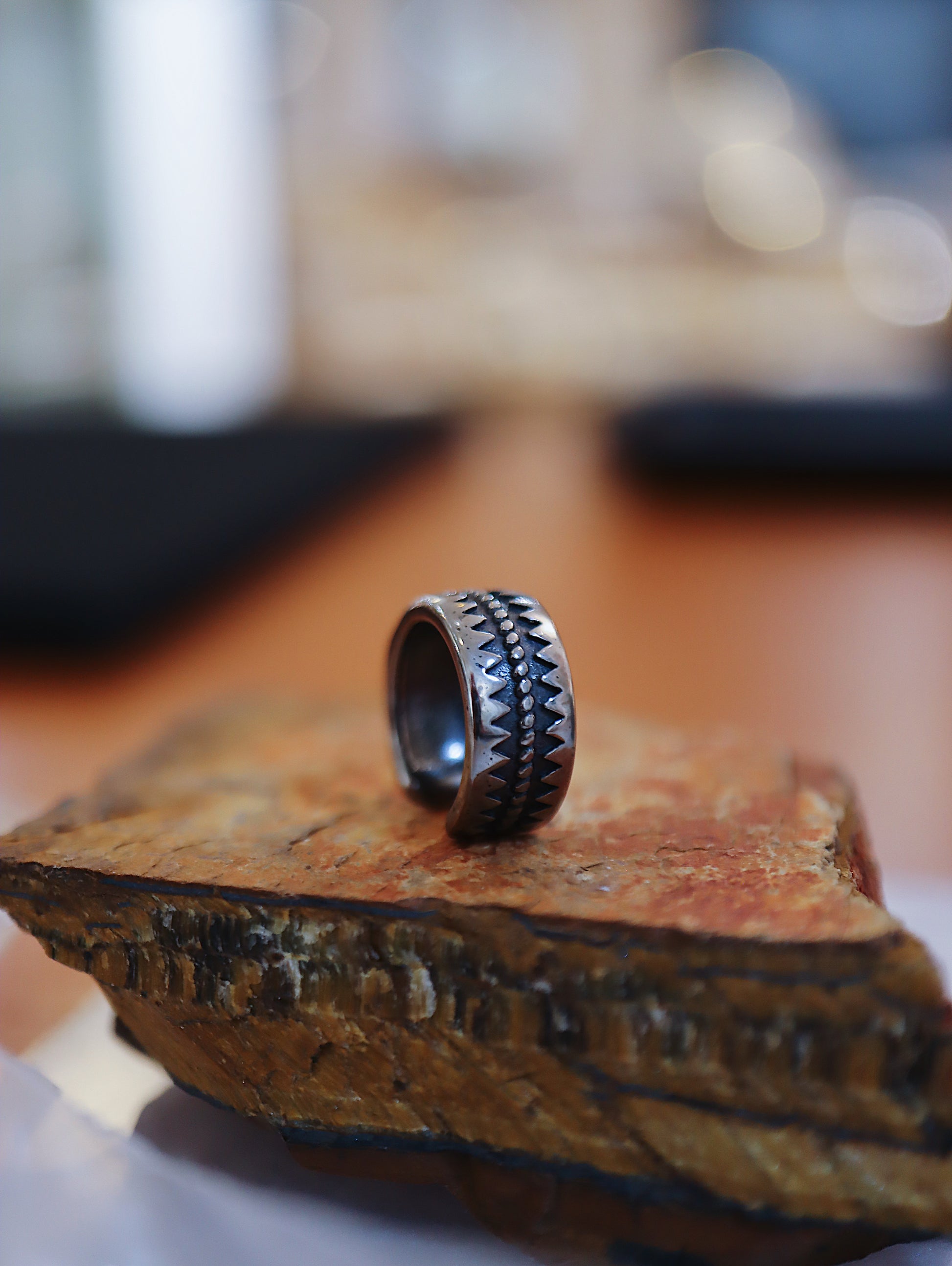 Sawtooth unisex surgical steel Earcuff