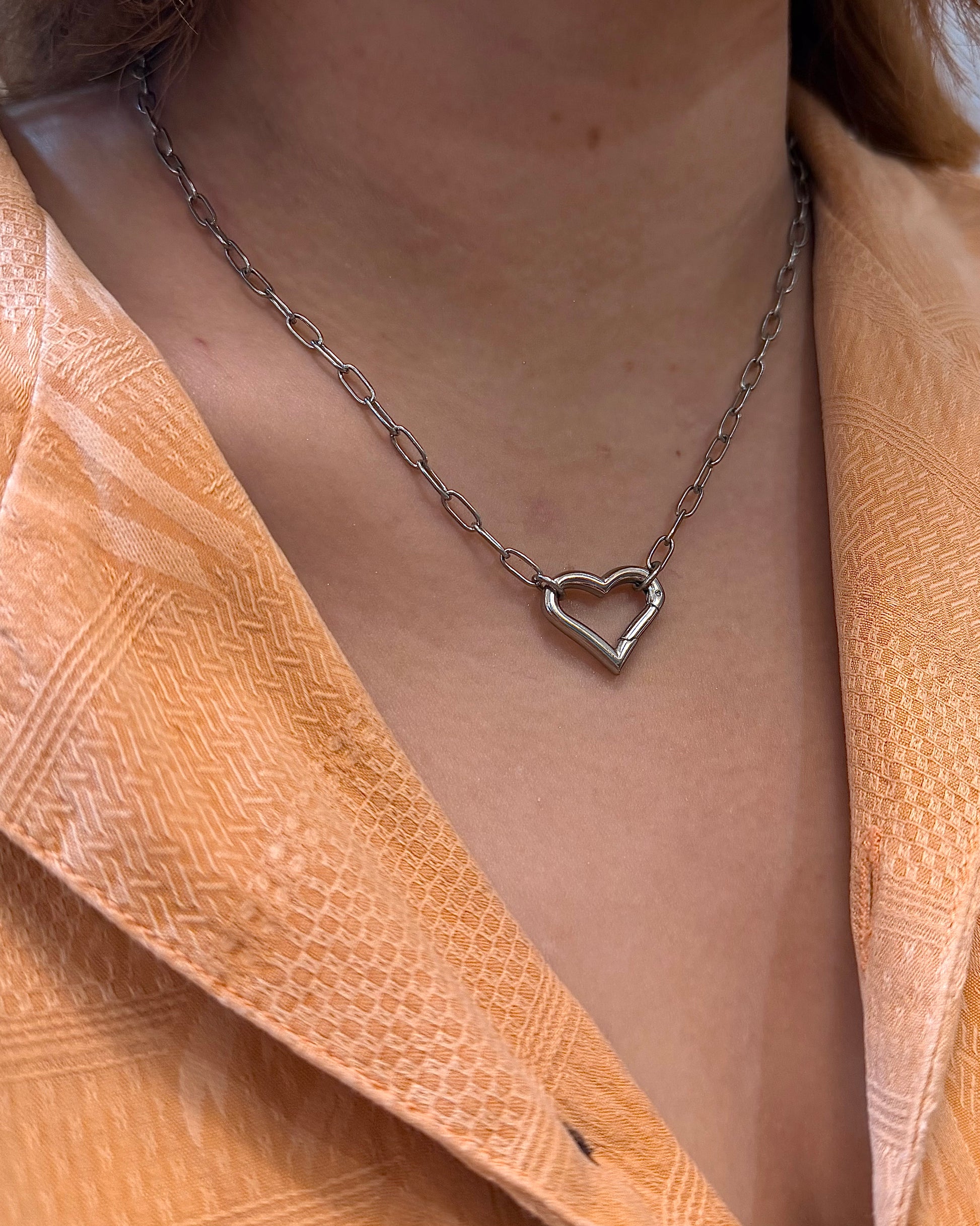 Chain interlock heart necklace