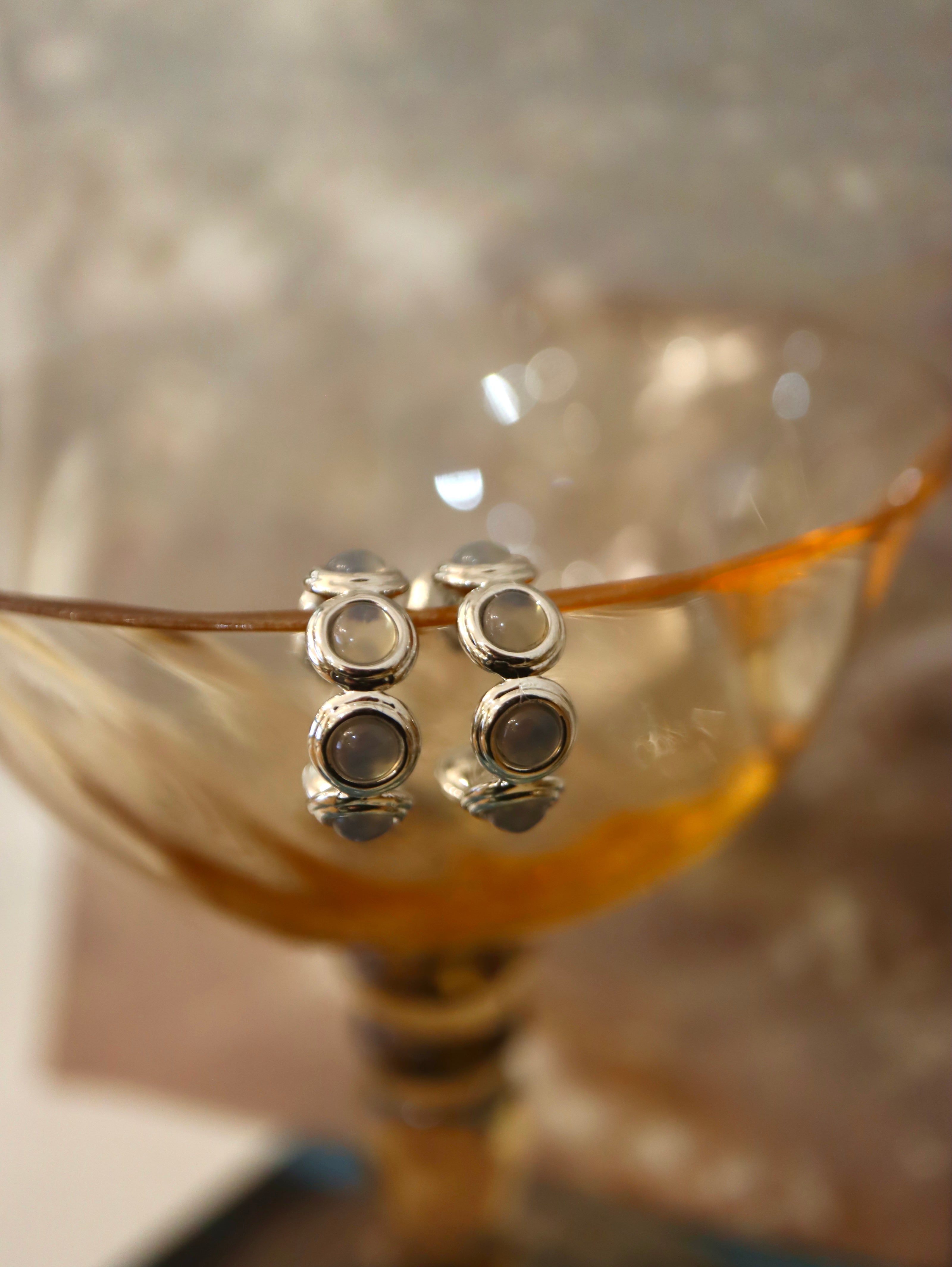 Round stone brass earrings