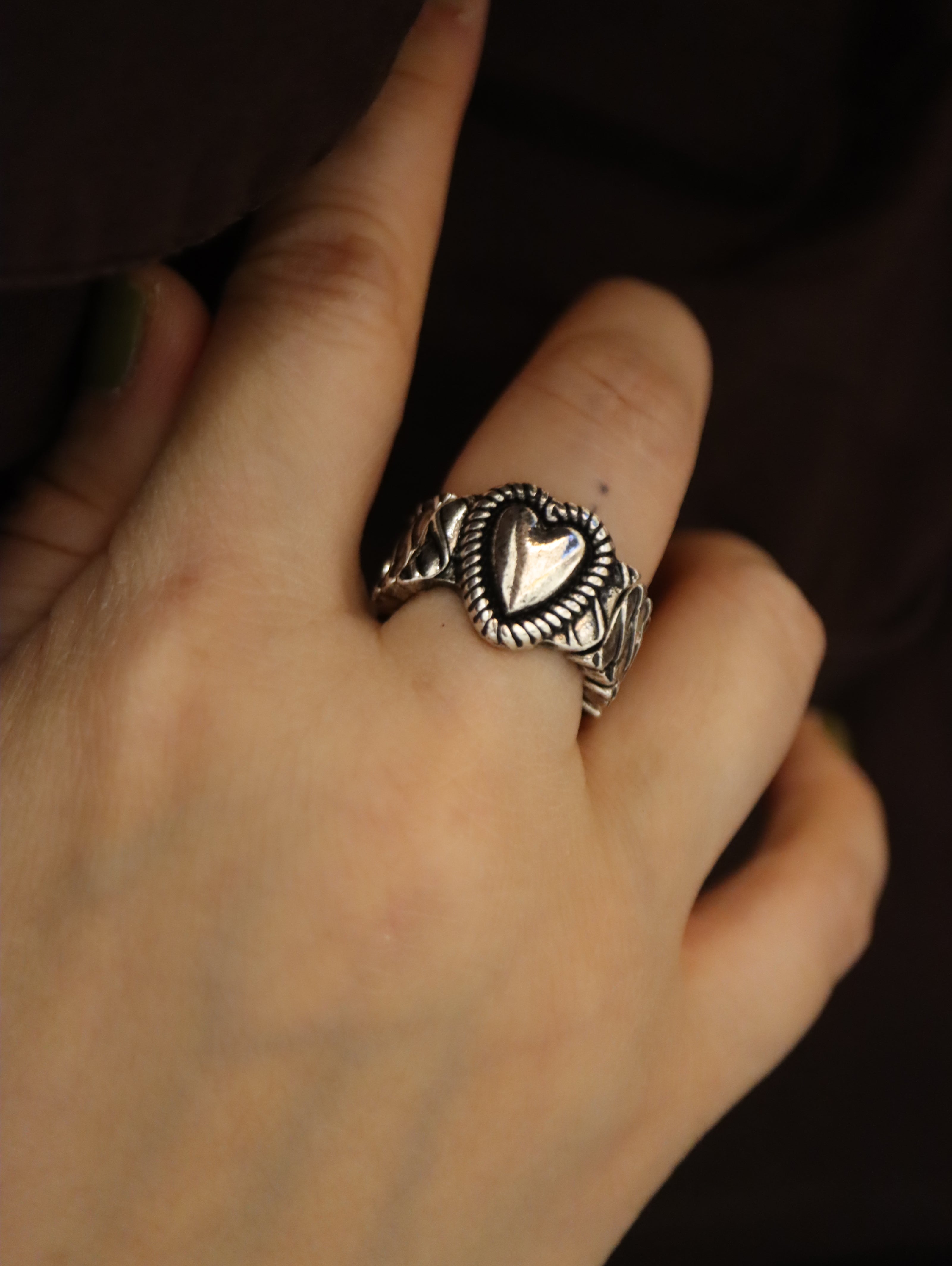 Chunky heart elastic band ring