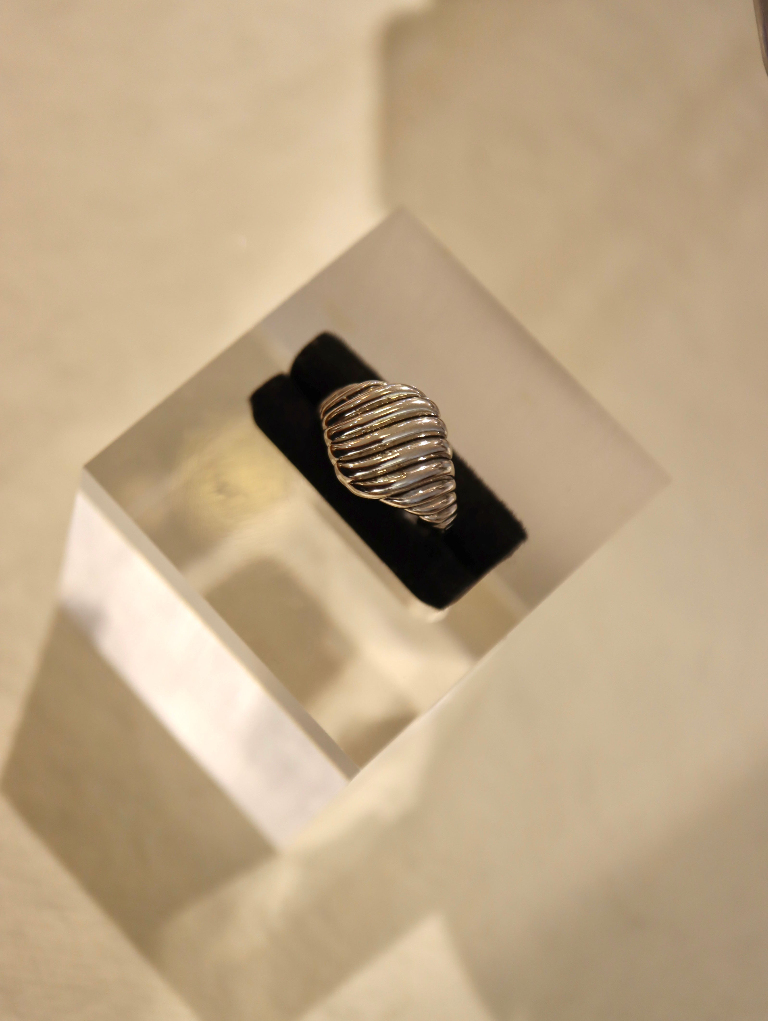 Ribbed Signet Pinky Ring