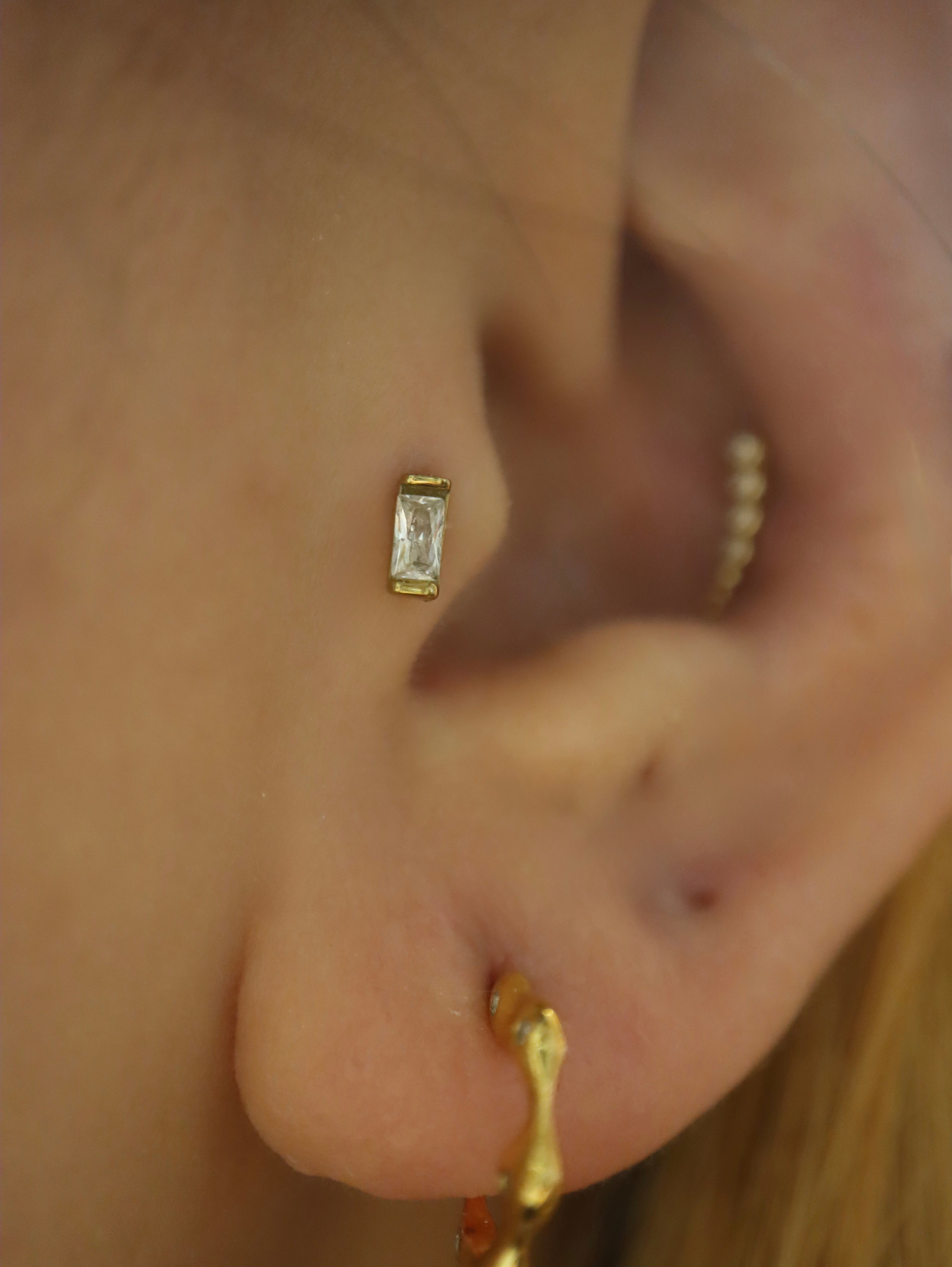 Rectangular cz threadless stud piercing