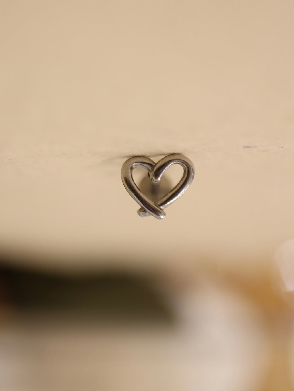 Push-pin stainless steel heart flat back