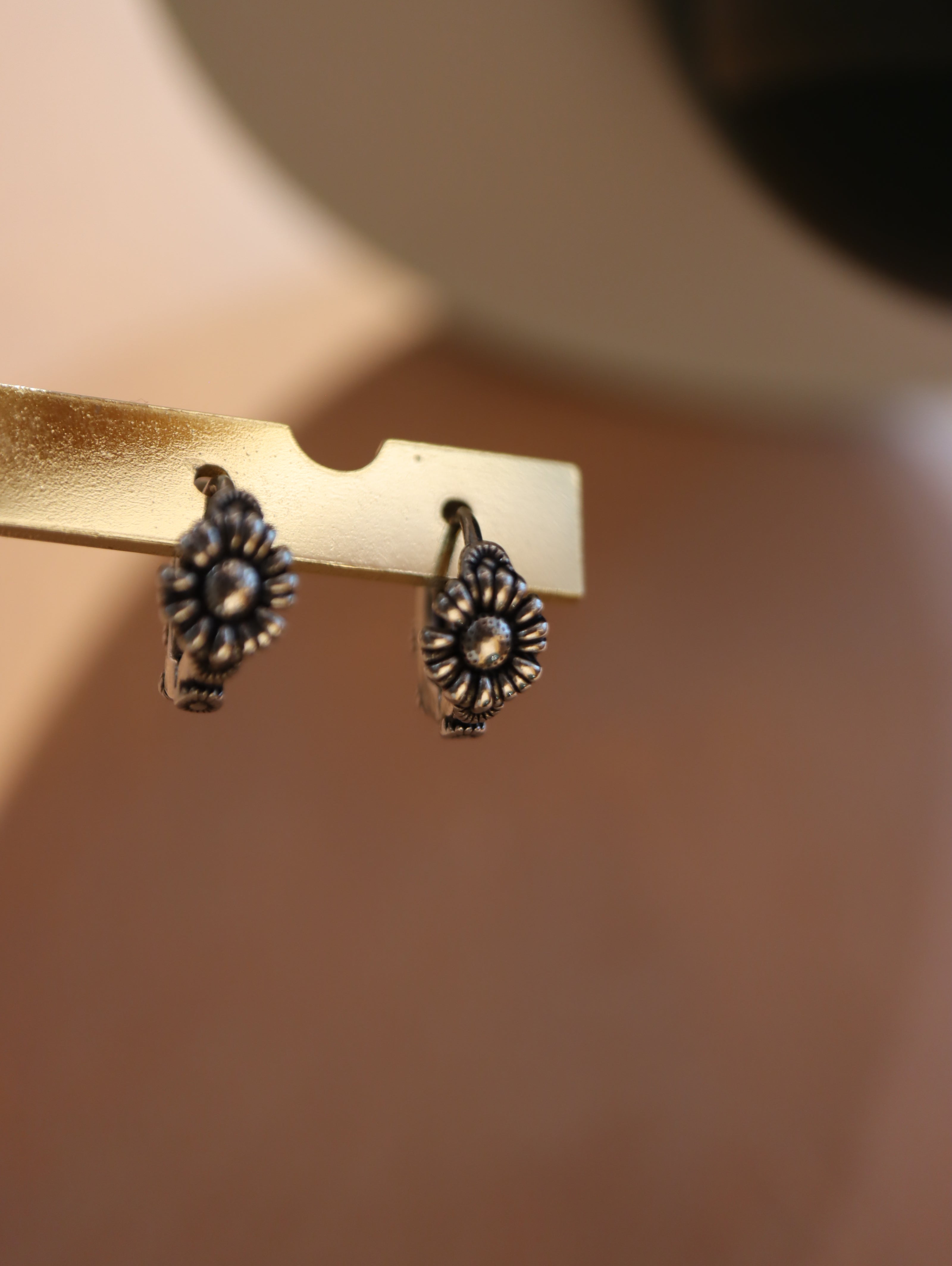 Daisy stainless steel hinged hoop earrings