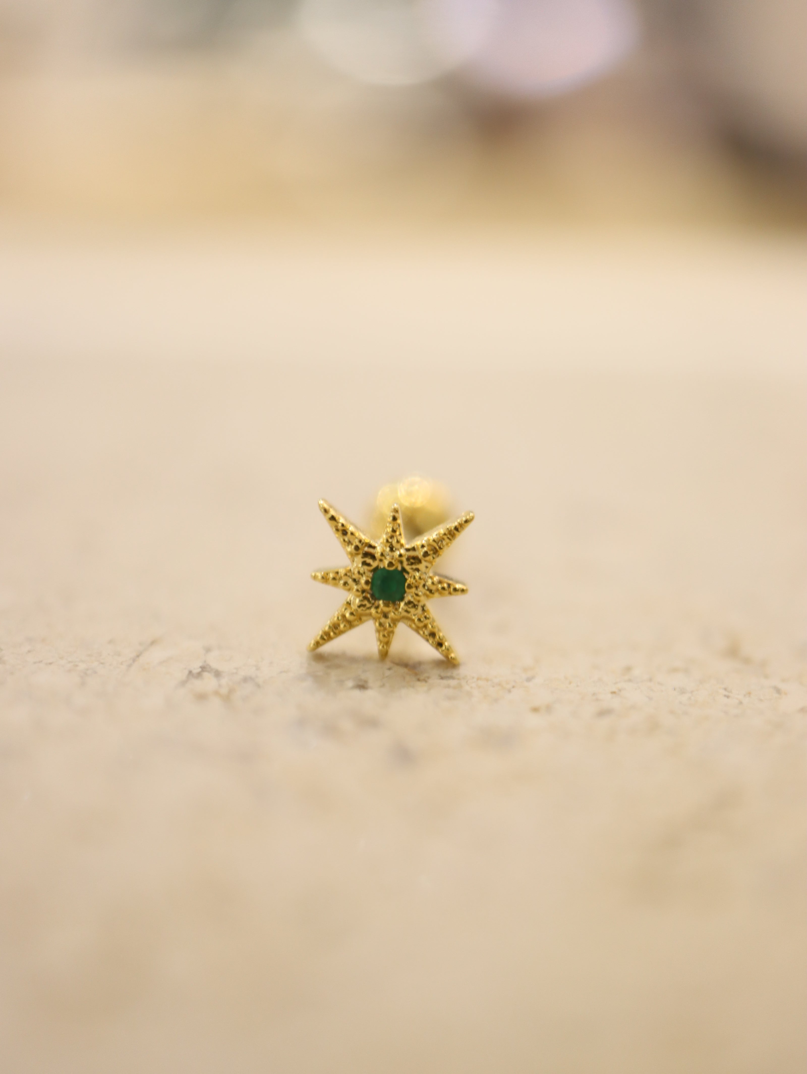 Starburst green stud piercing (1pc)