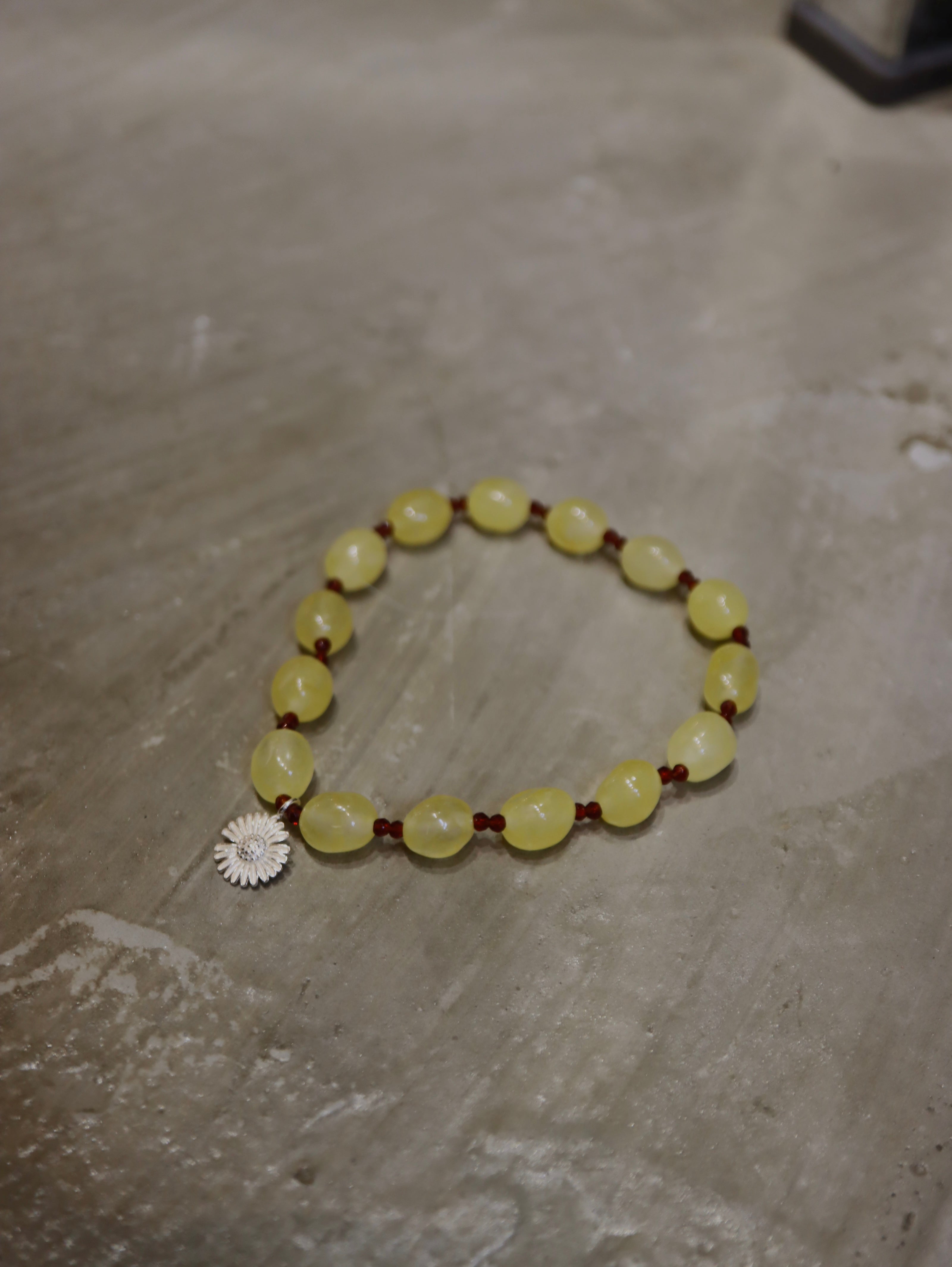 Dyed jade & Daisy silver925 beaded bracelet
