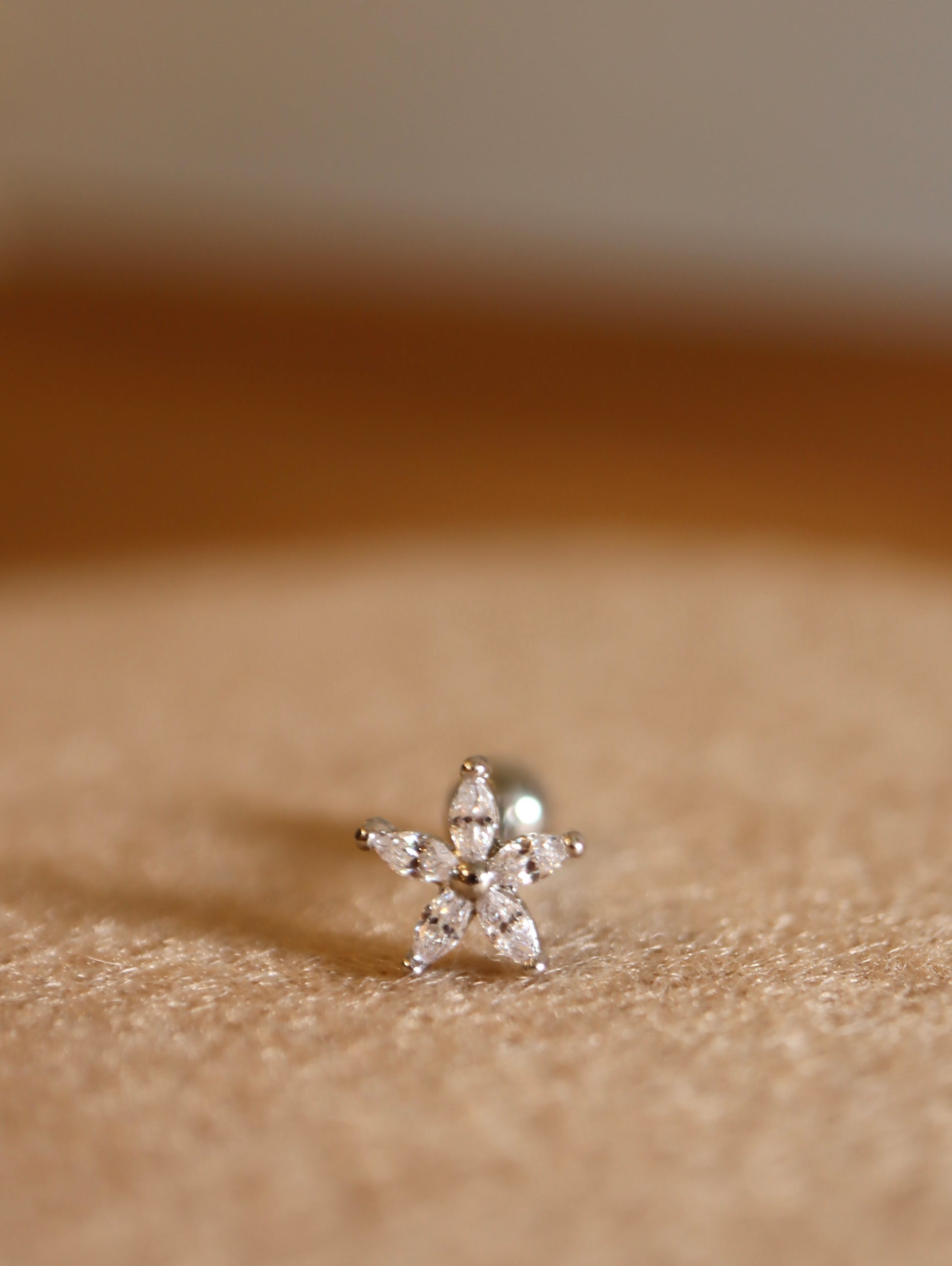 Flower cz surgical steel earring