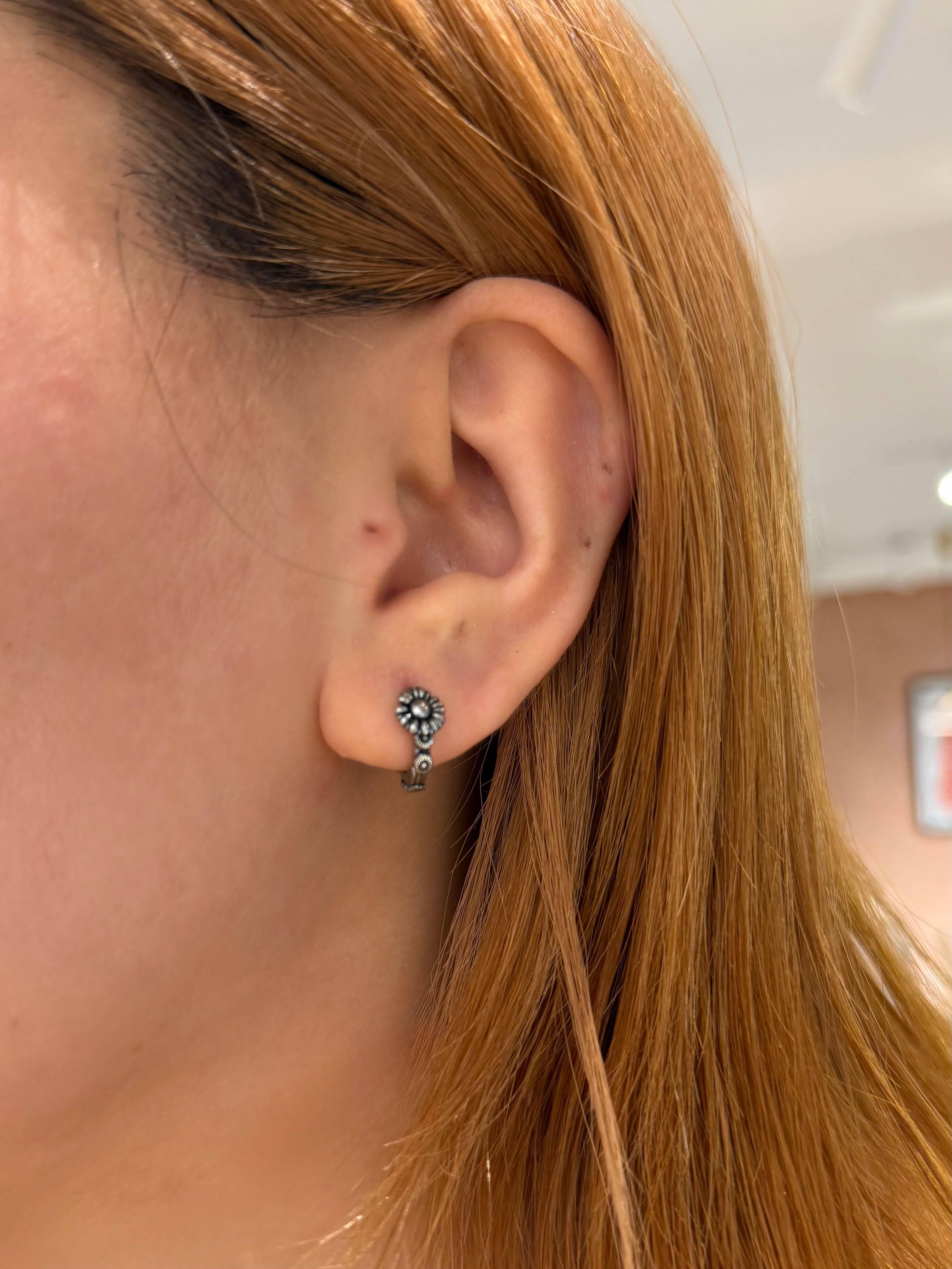 Daisy stainless steel hinged hoop earrings