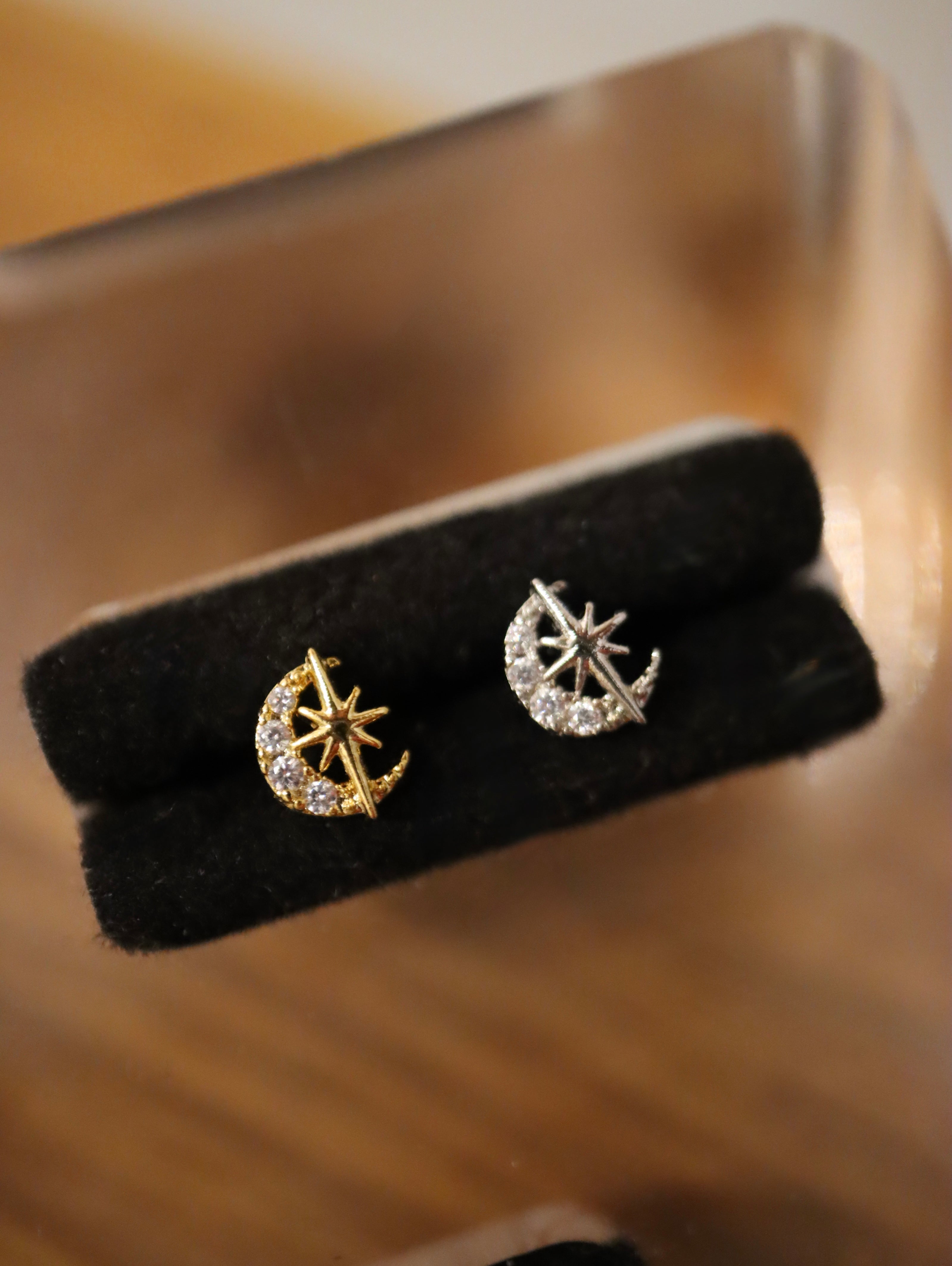 Crescent cz sparkle stud piercing (1pc)