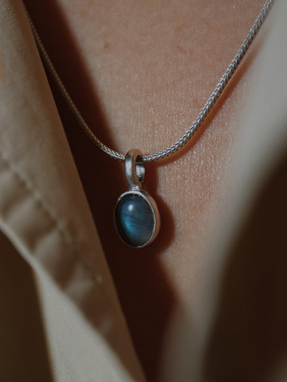 Oval labradorite gemstone s925necklace