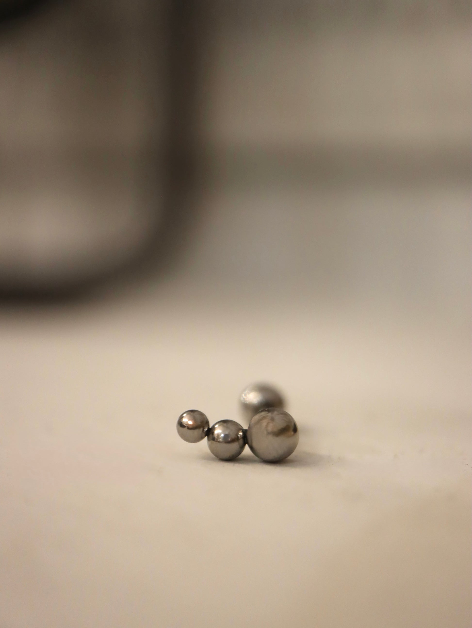 Curve bead surgical steel stud piercing (1pc)