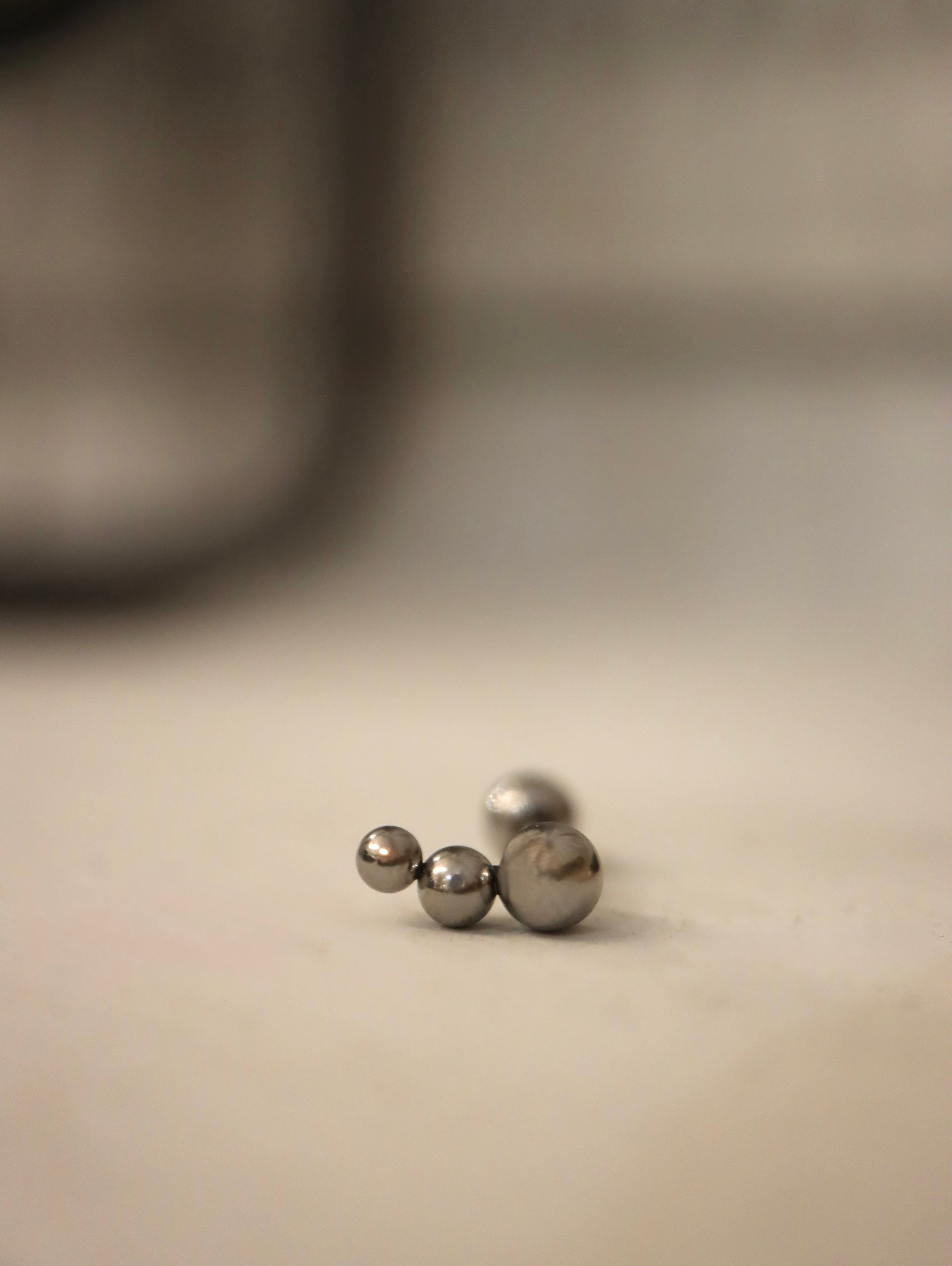 Curve bead surgical steel stud piercing (1pc)