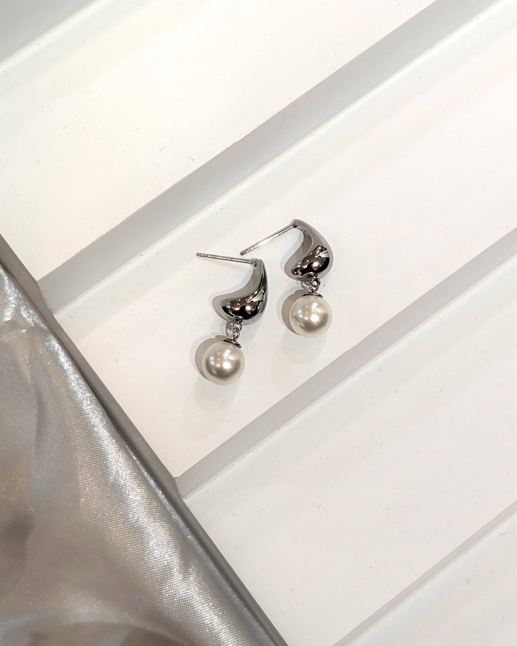 Drop pearl stainless steel earrings