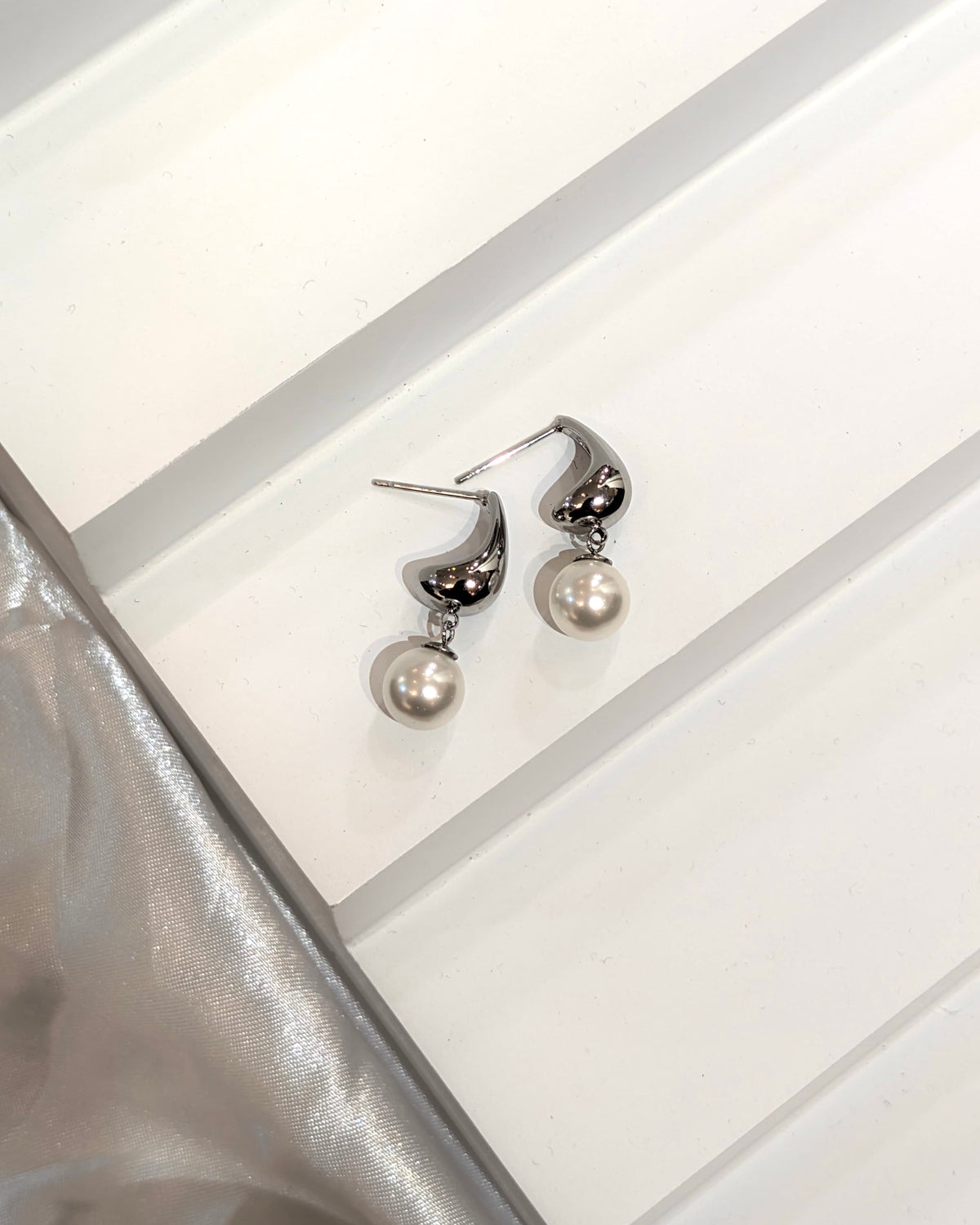 Drop pearl stainless steel earrings