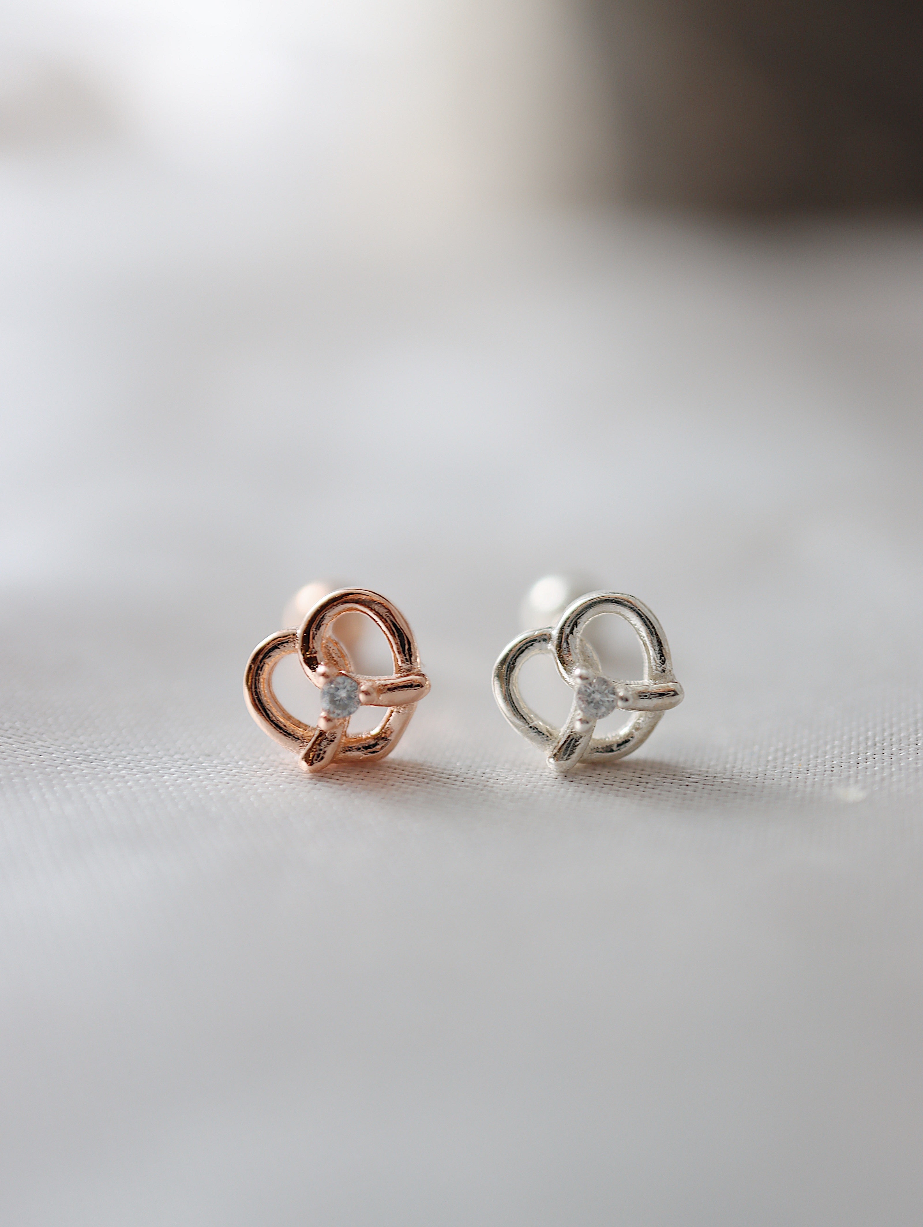 S925 Pretzel cz screw back piercing earring