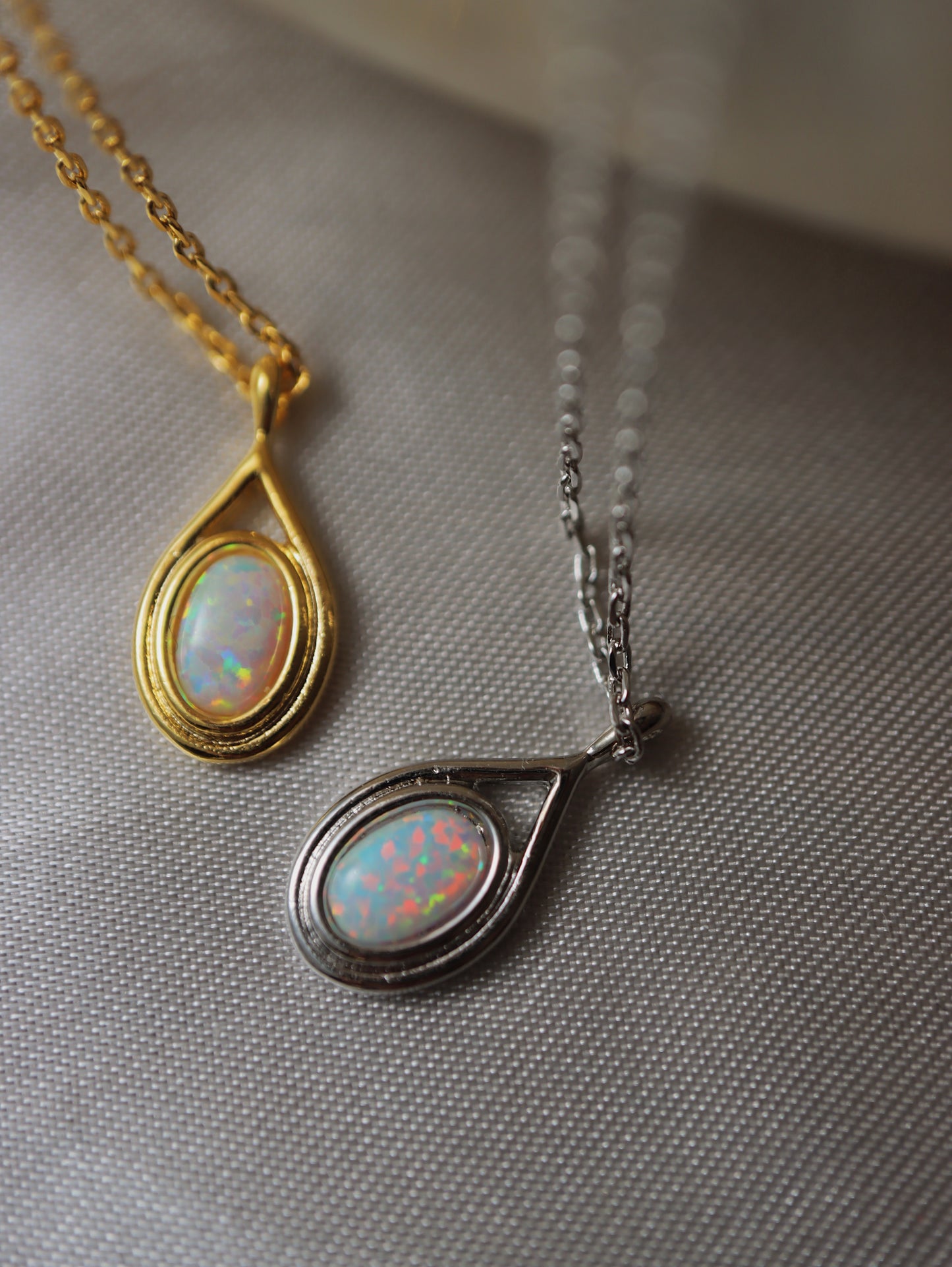 Teardrop opal brass necklace