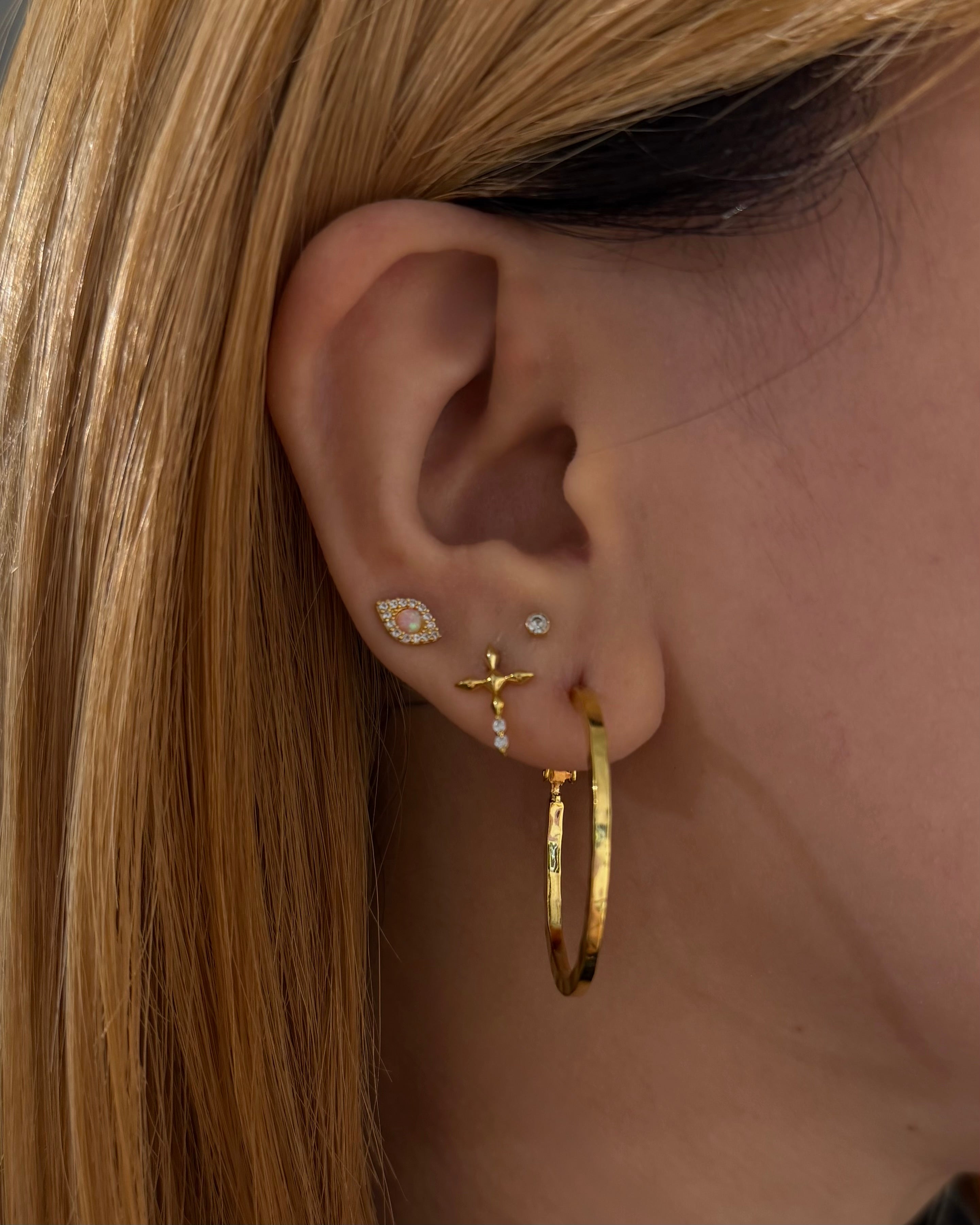 Hammered oval earrings