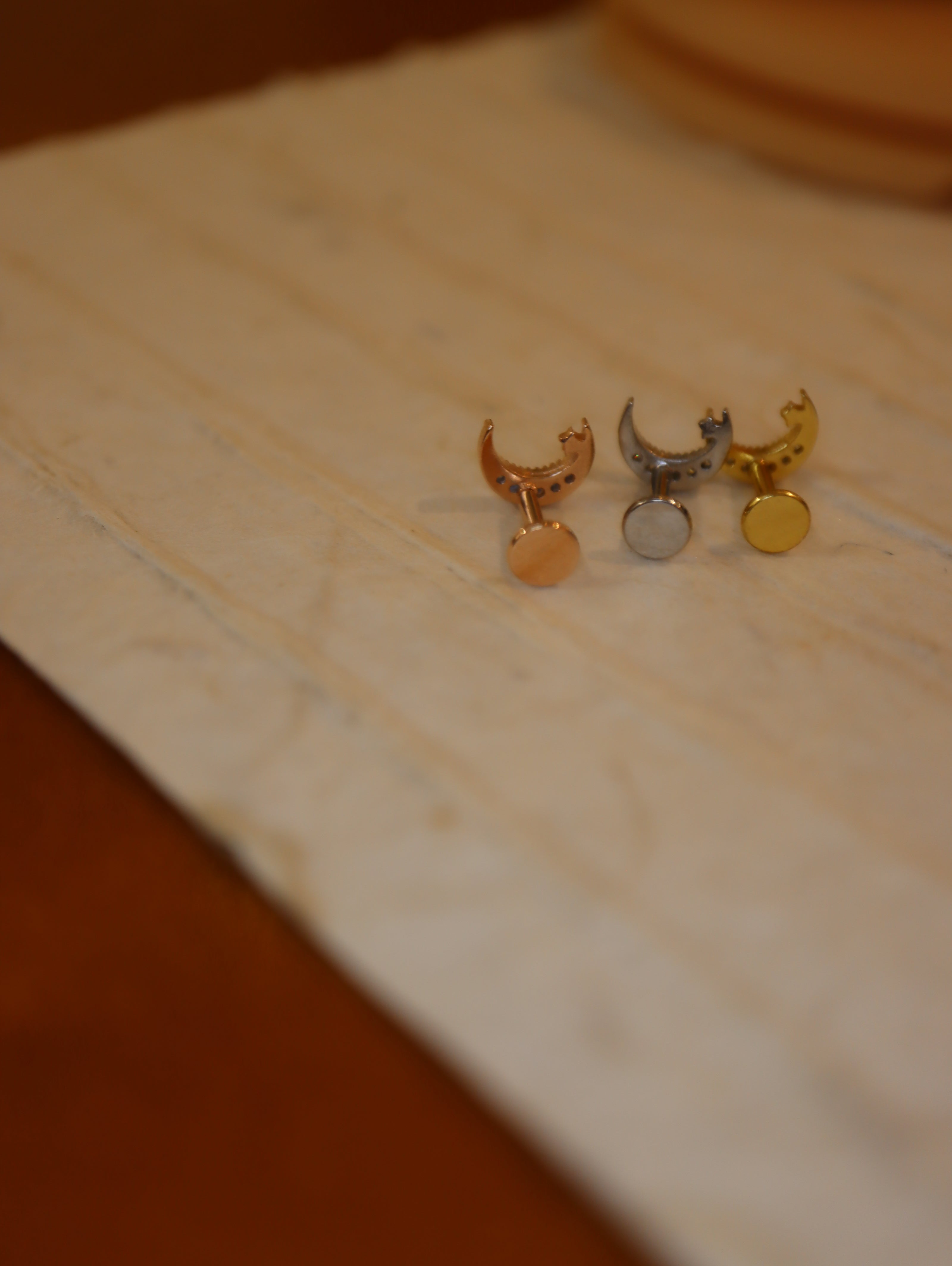 Crescent star stainless steel threadless labret piercing (1pc)