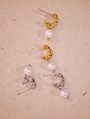 Drop pearl earrings