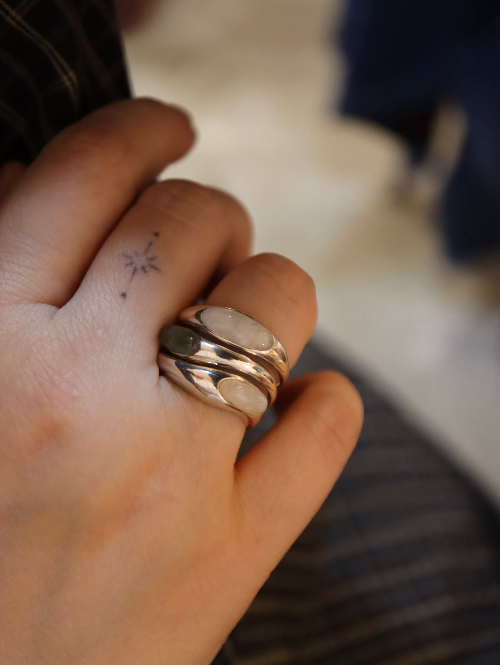 Wavy gemstone 925 statement ring