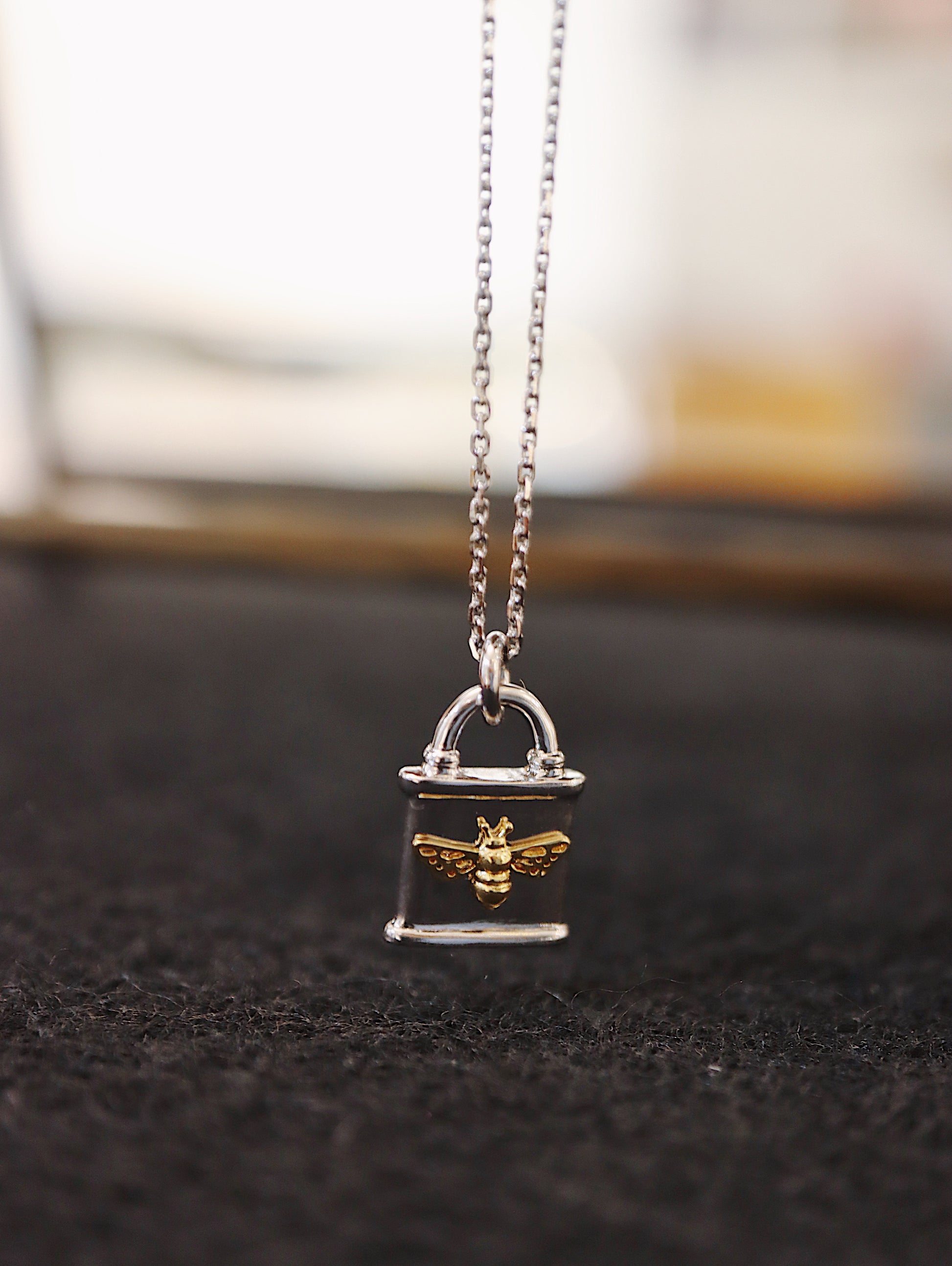 Mix tone bee on lock 925 silver necklace