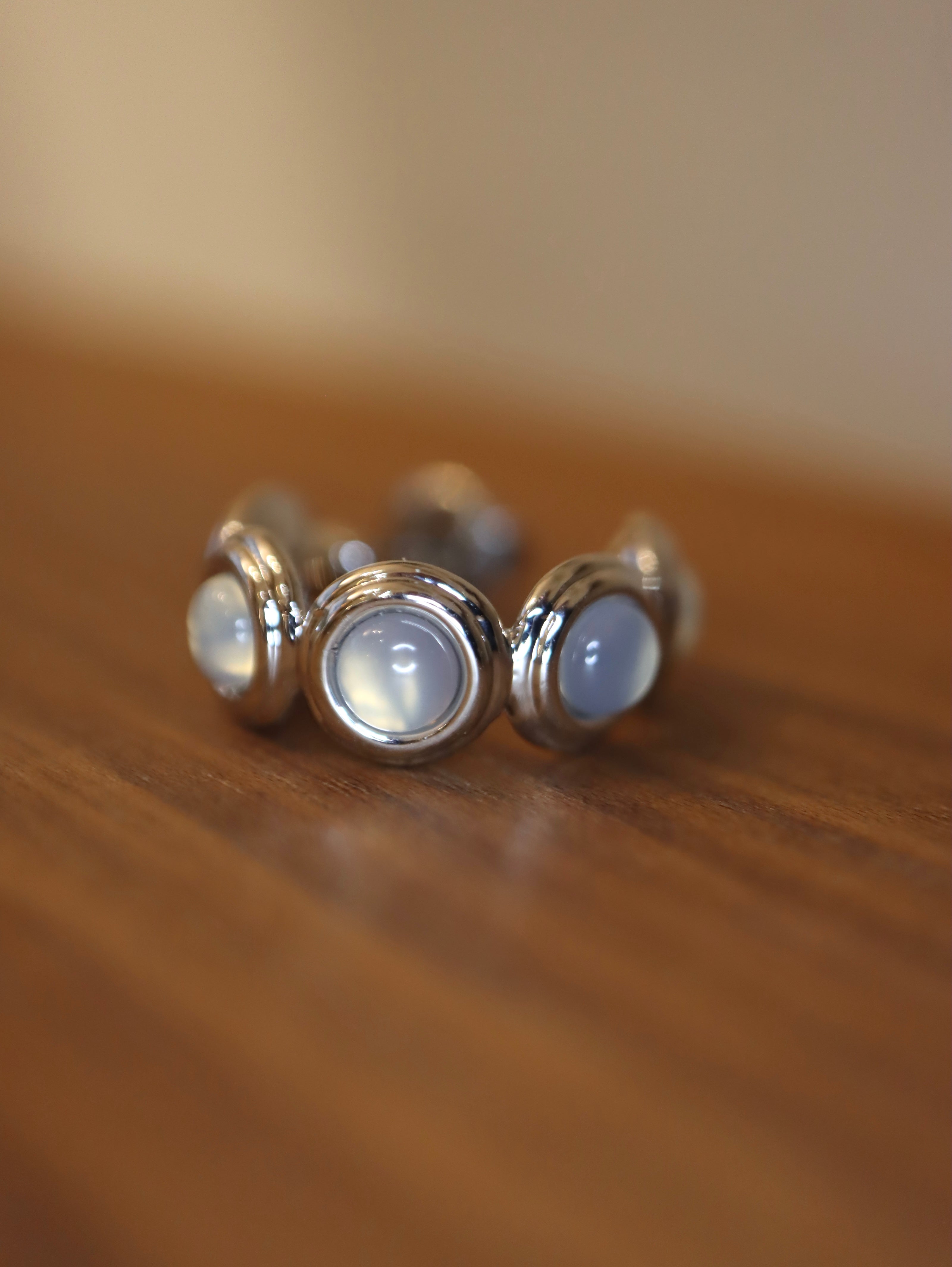 Round stone brass earrings