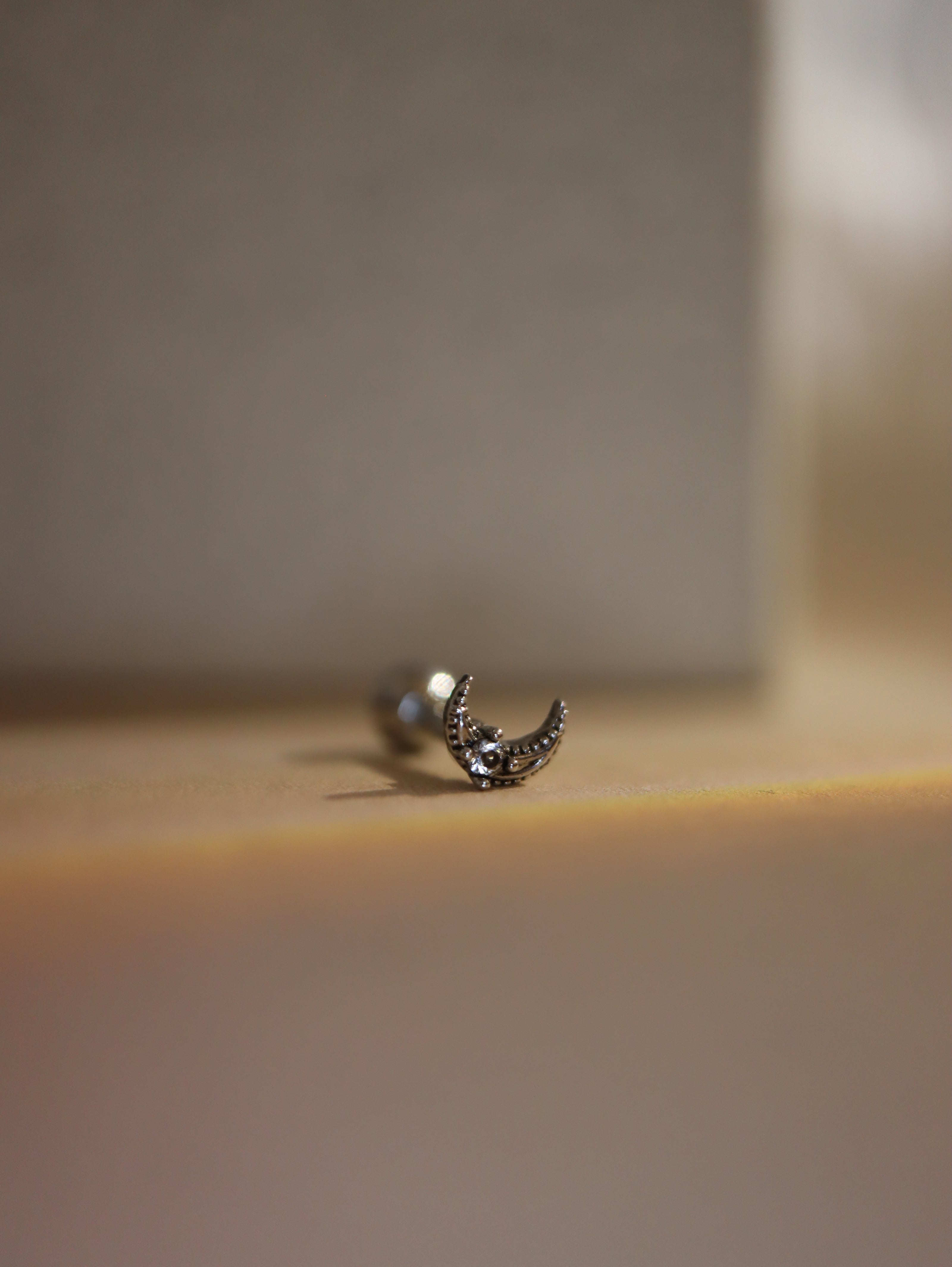 Crescent stud unisex surgical steel piercing (1pc)