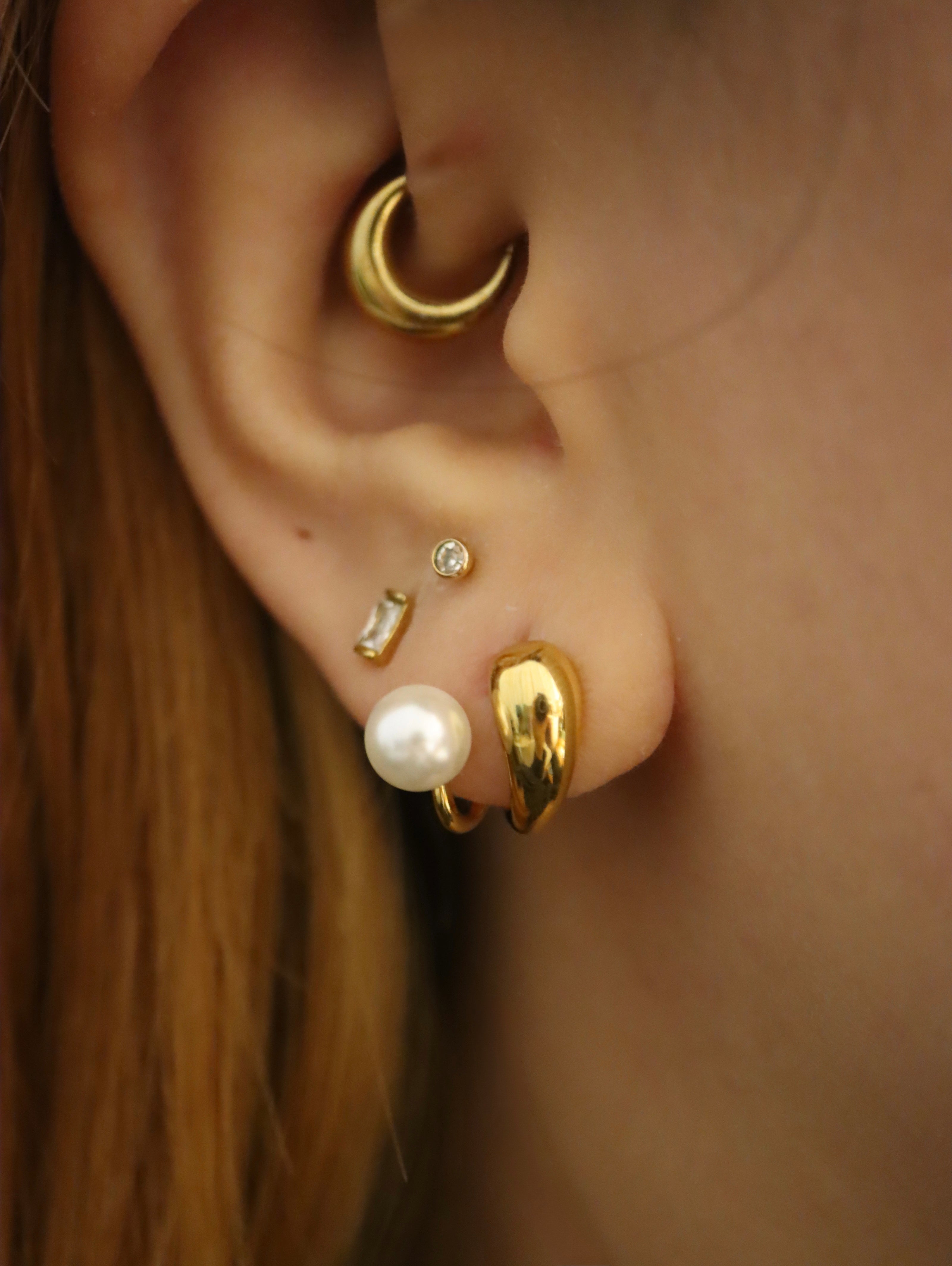 Lobe wrap pearl stainless steel earrings