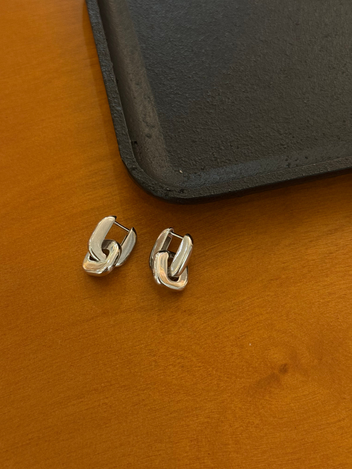 Interlock brass earrings