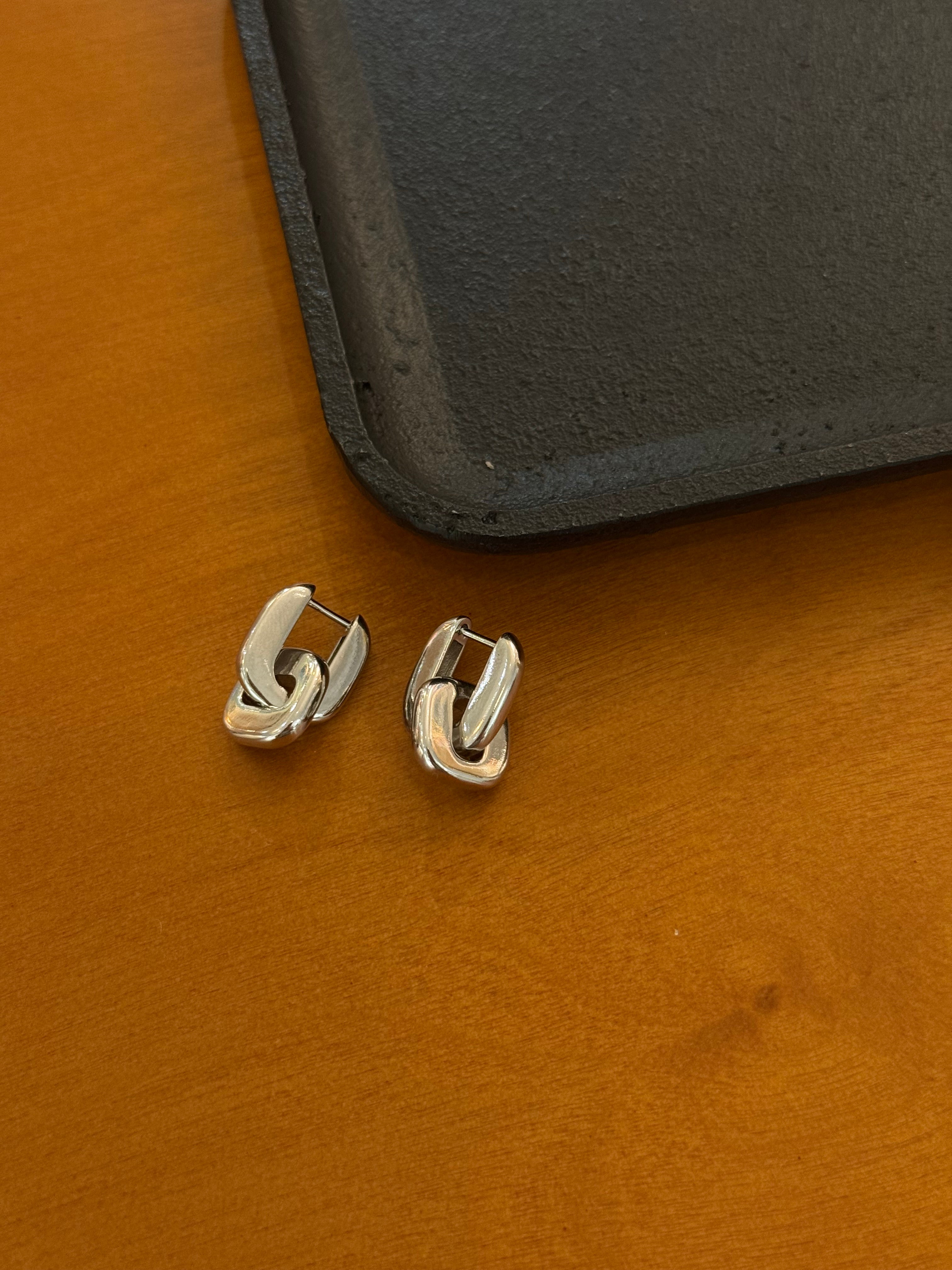 Interlock brass earrings