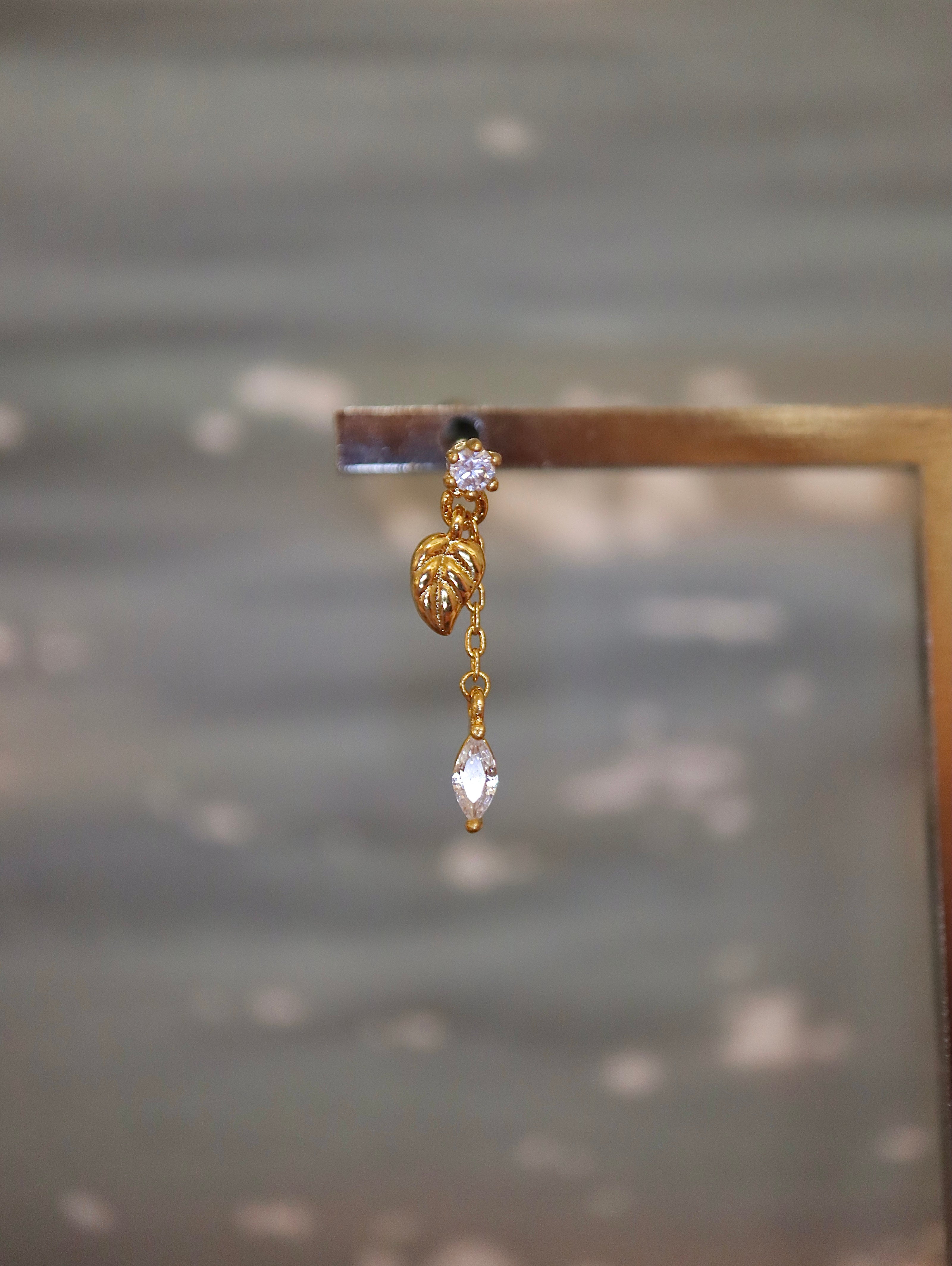 Drop leaf cz surgical steel stud piercing (1pc)