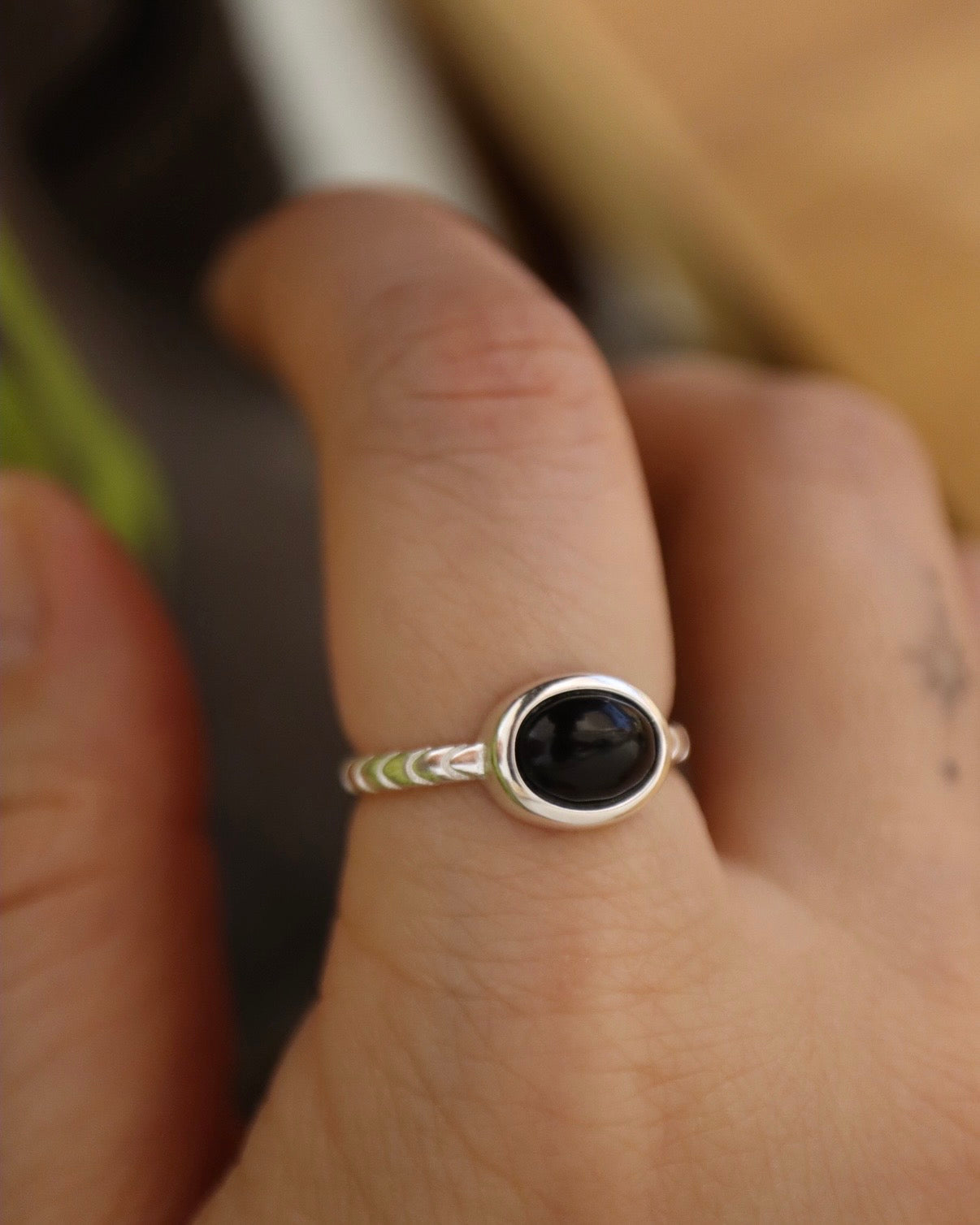 Oval shape onyx open size 925 silver ring