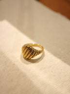 Ribbed Signet Pinky Ring