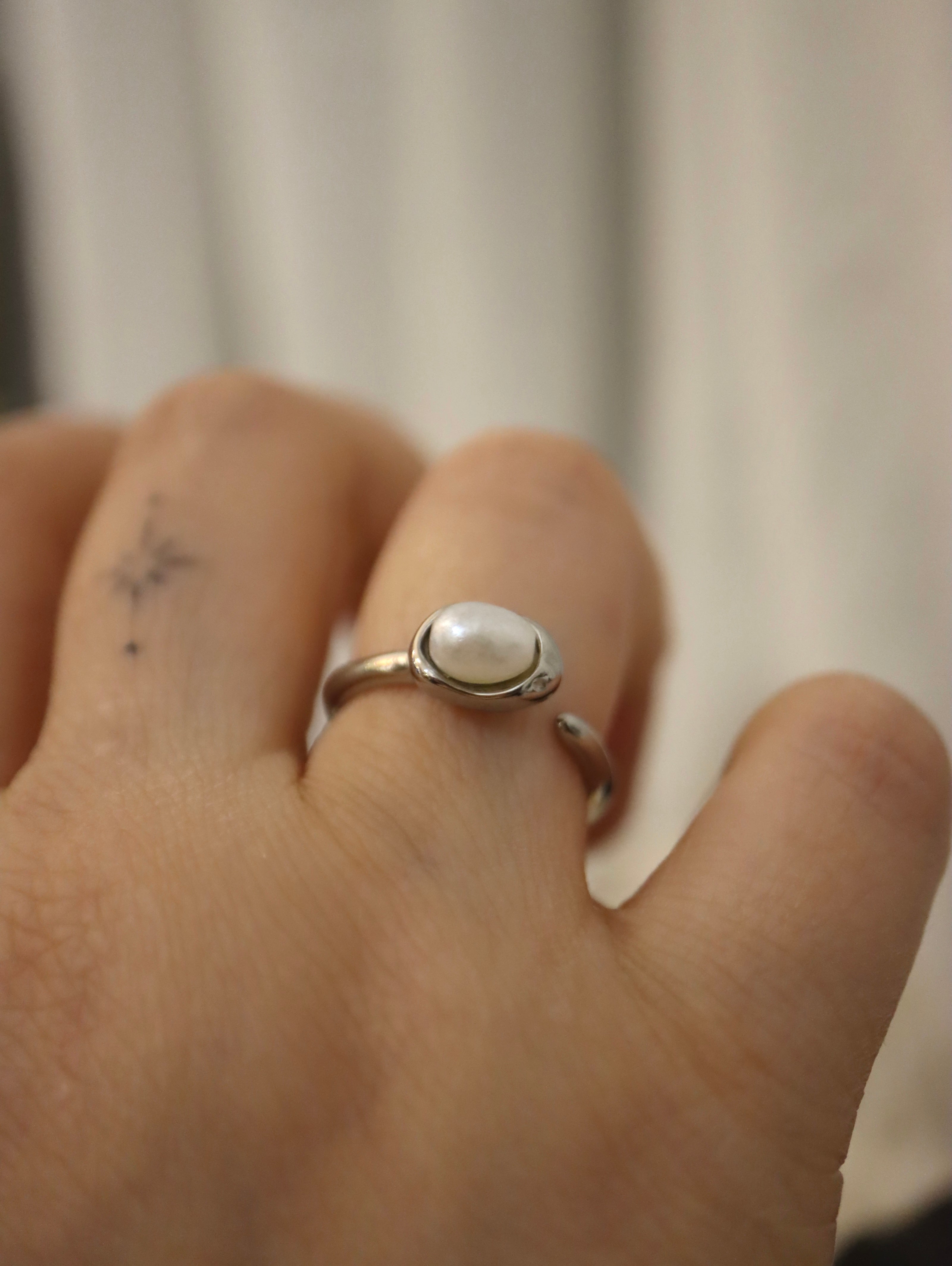 Oval faux pearl stainless steel ring
