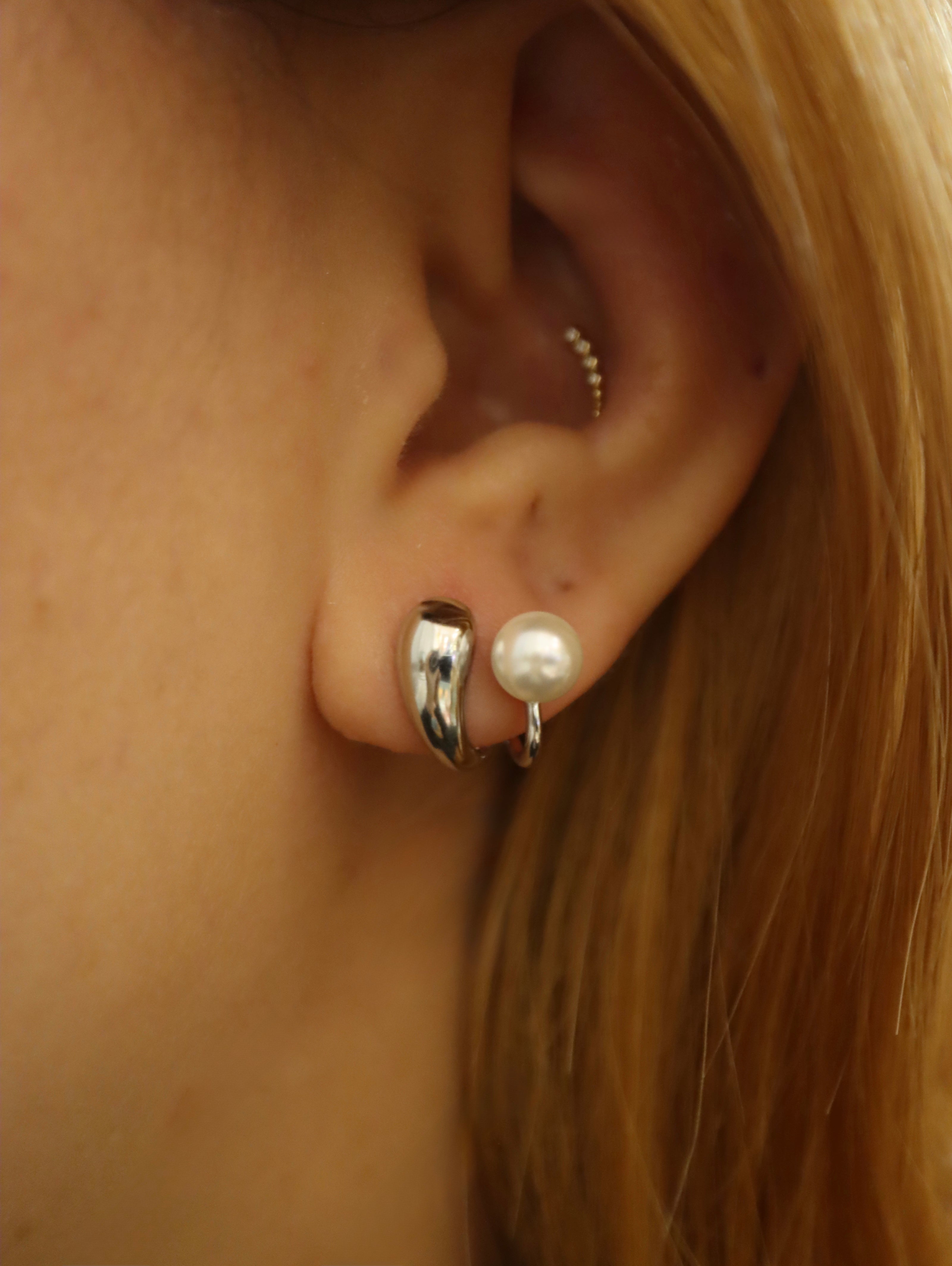 Lobe wrap pearl stainless steel earrings