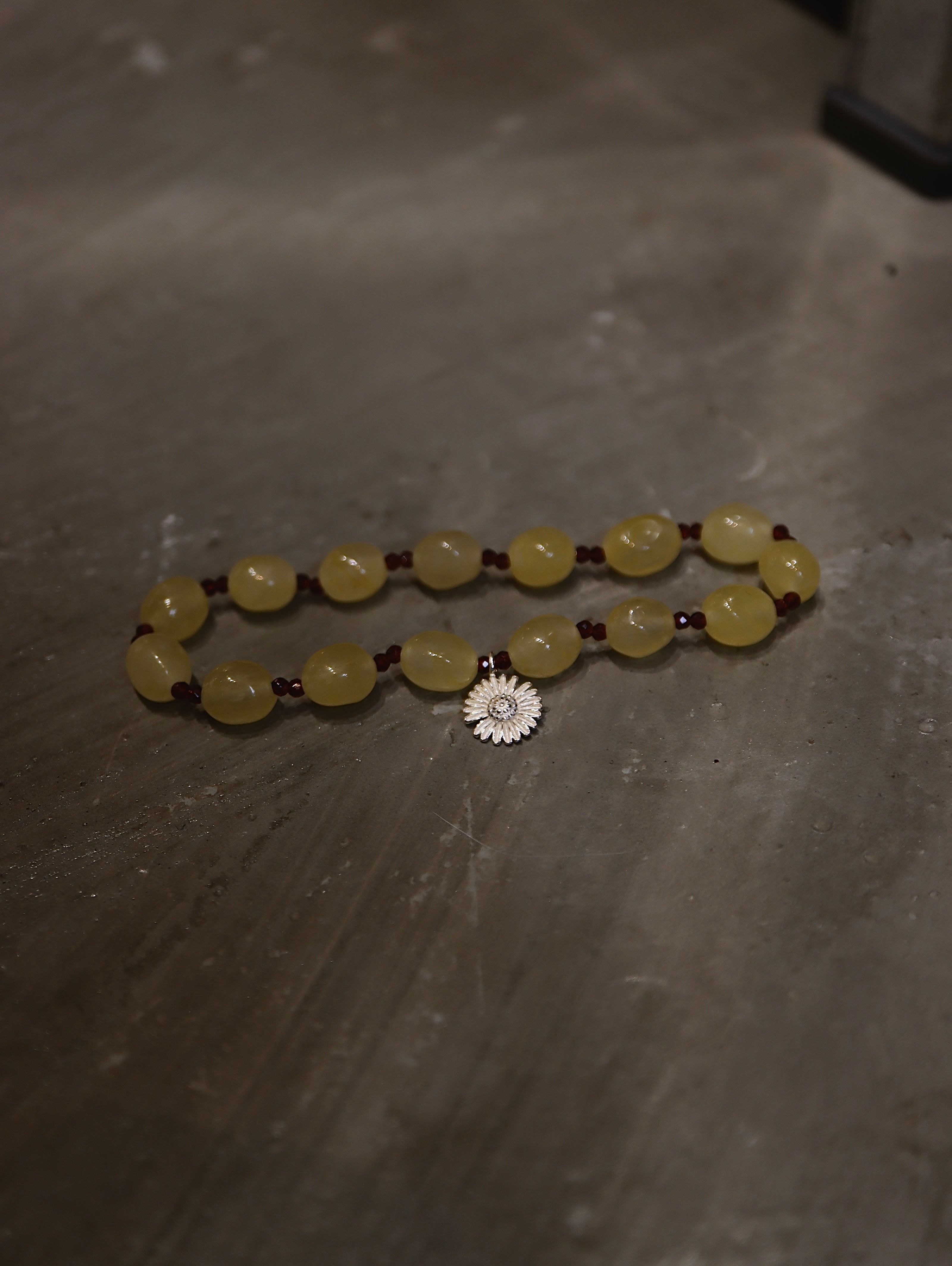 Dyed jade & Daisy silver925 beaded bracelet