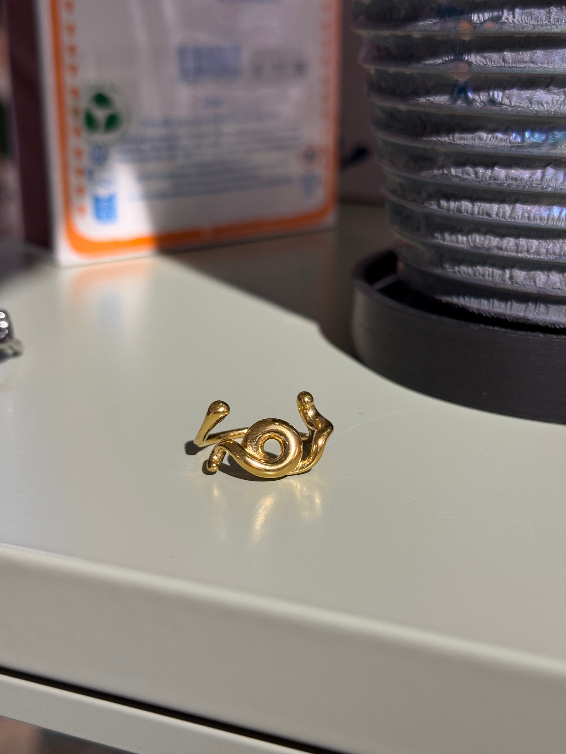 Twist orbit ring