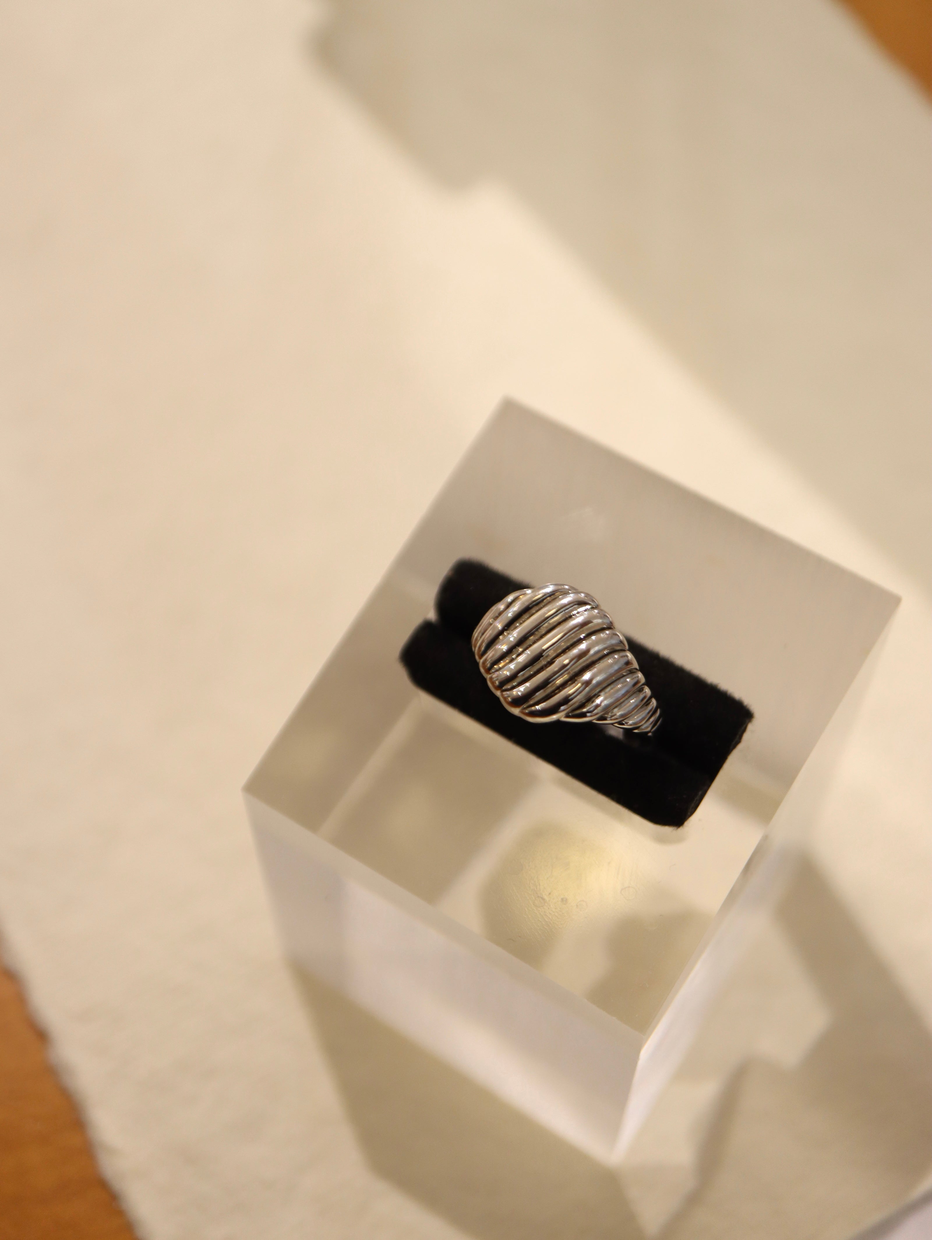 Ribbed Signet Pinky Ring