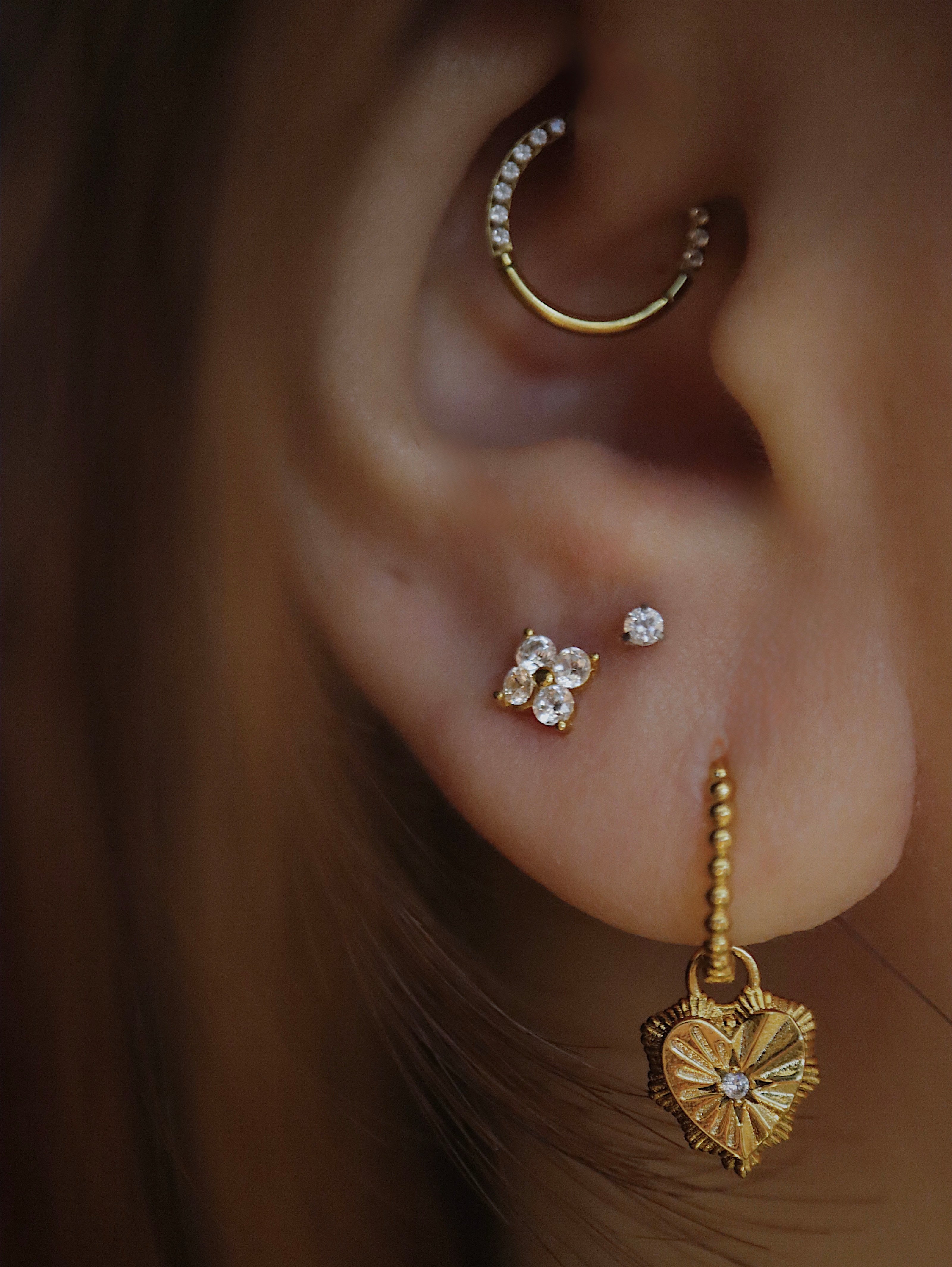 Push-pin stud flat back earring