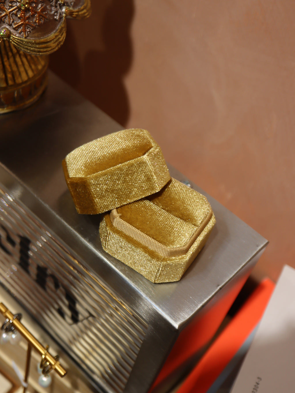 Jewelry velvet gift box