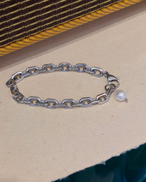 Interlock raw pearl stainless steel bracelet