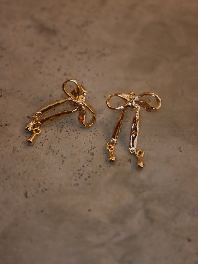 Ribbon earrings