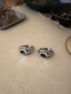 One-touch hoop earrings with curves