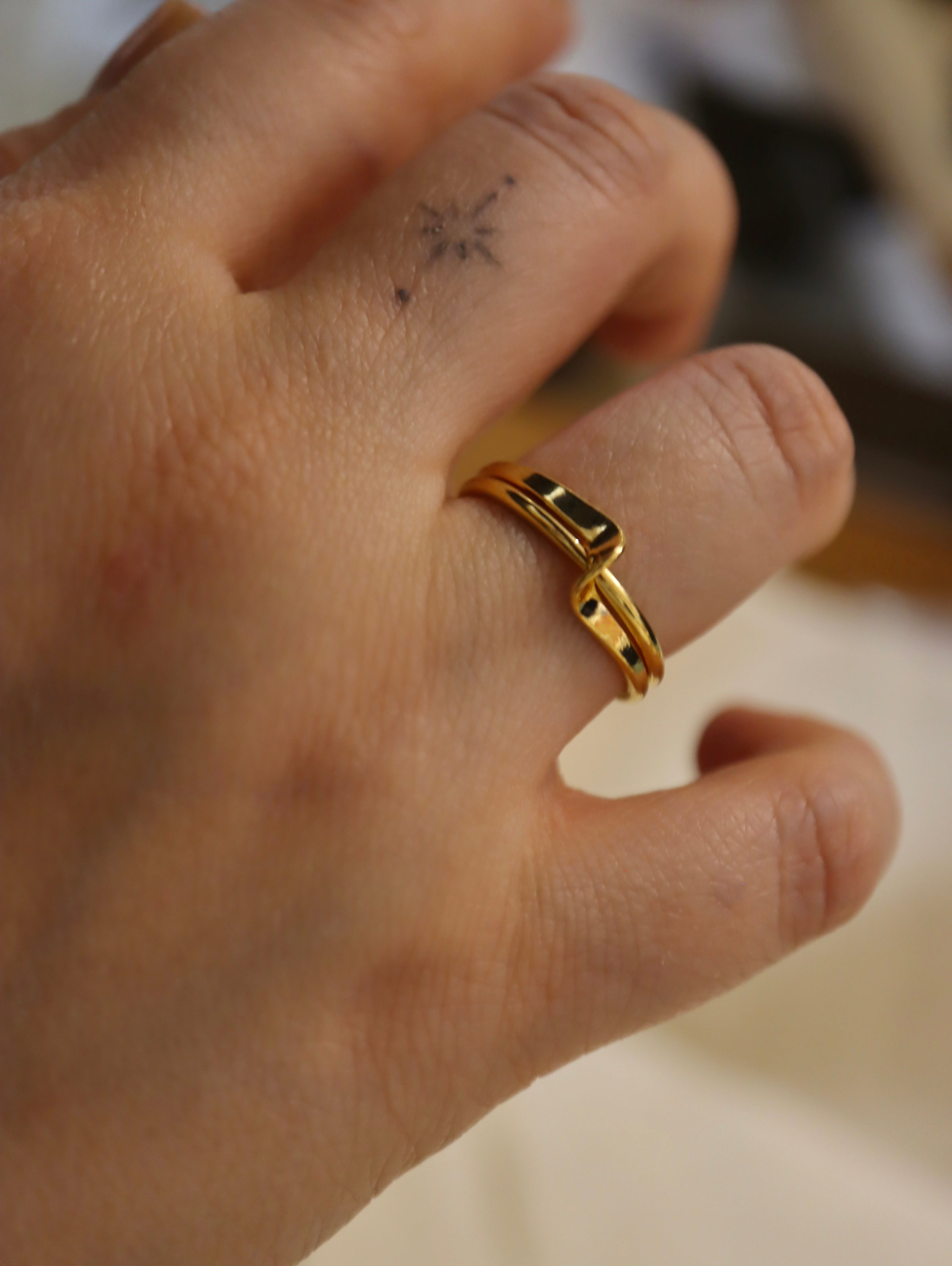 Wave & twist open size ring