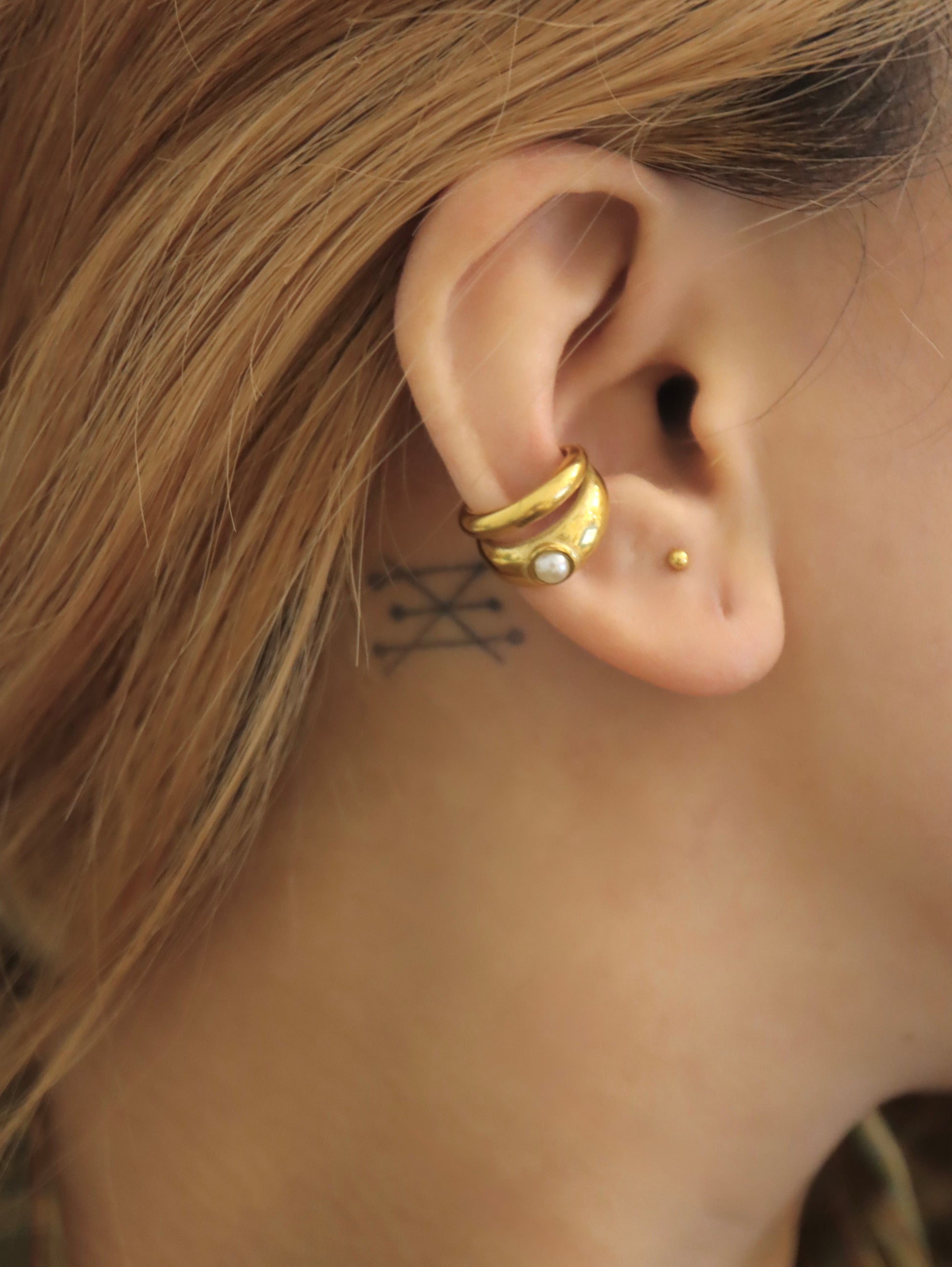 Double pearl stainless steel earcuff