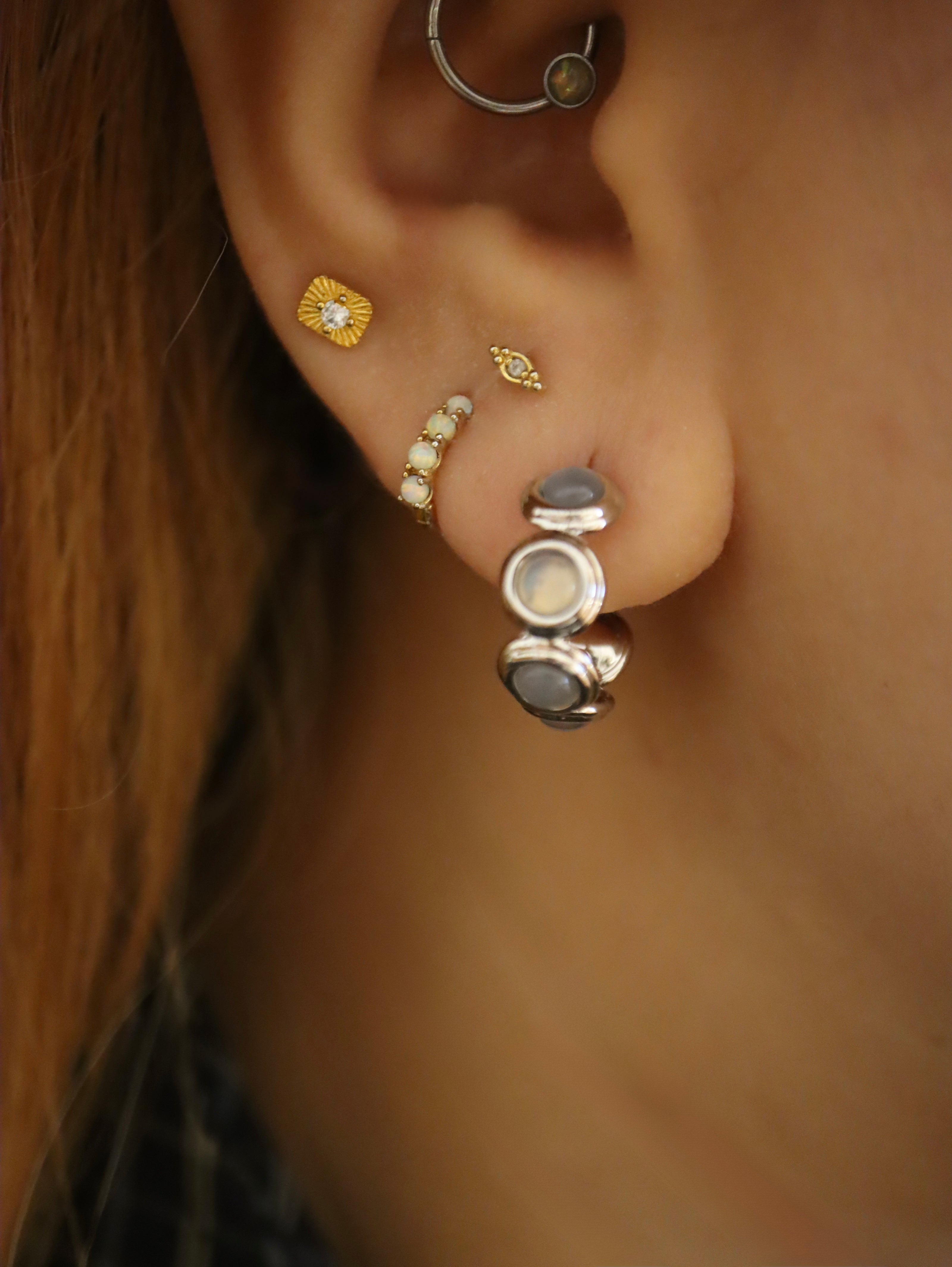 Round stone brass earrings