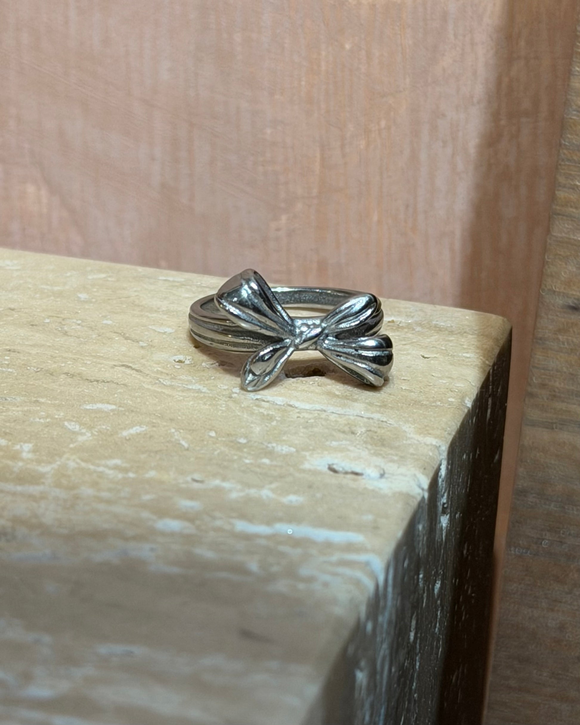 Ribbon stainless steel ring