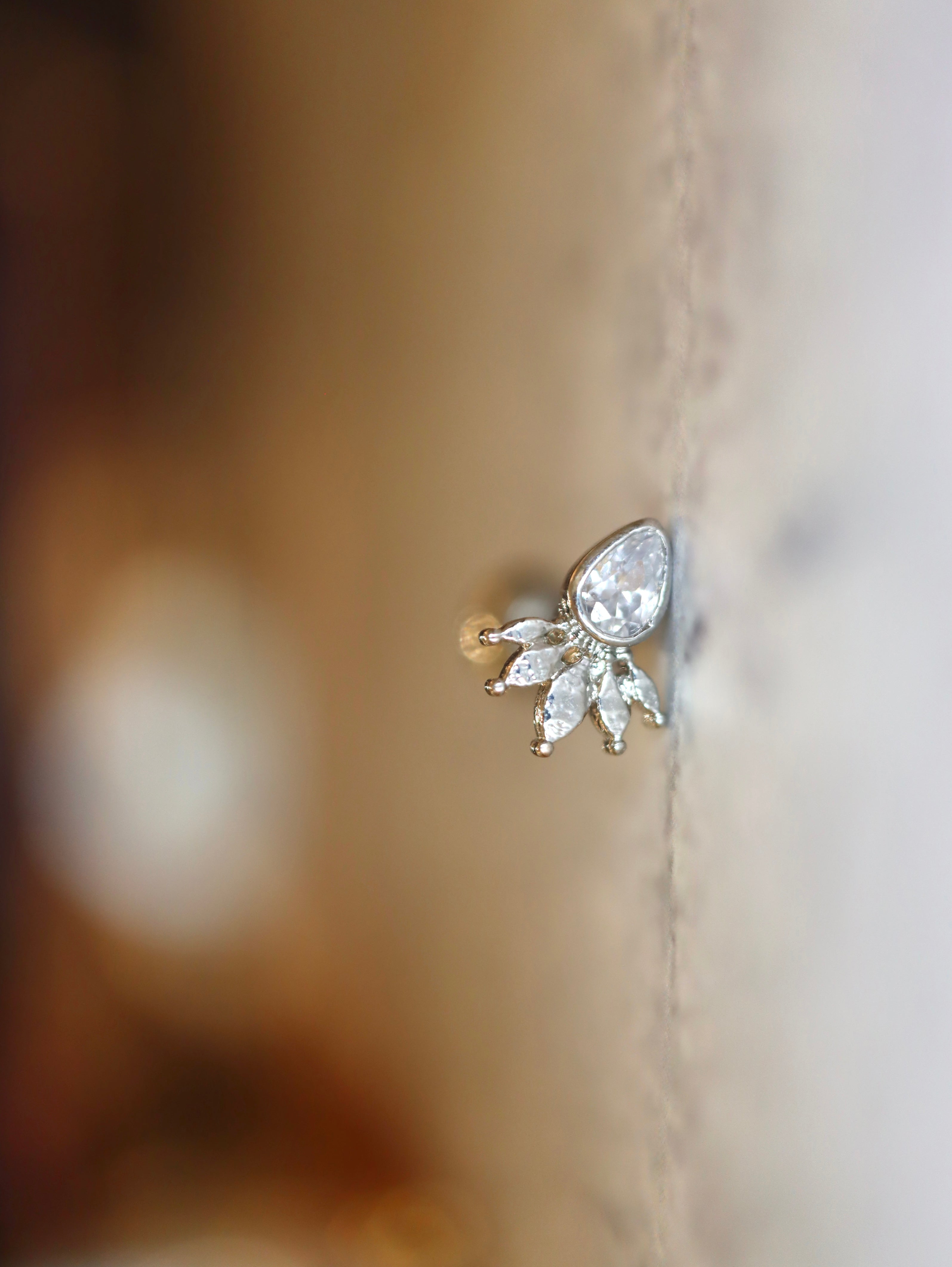 Dewdrop Crown Stud Surgical Steel Piercing (1pc)